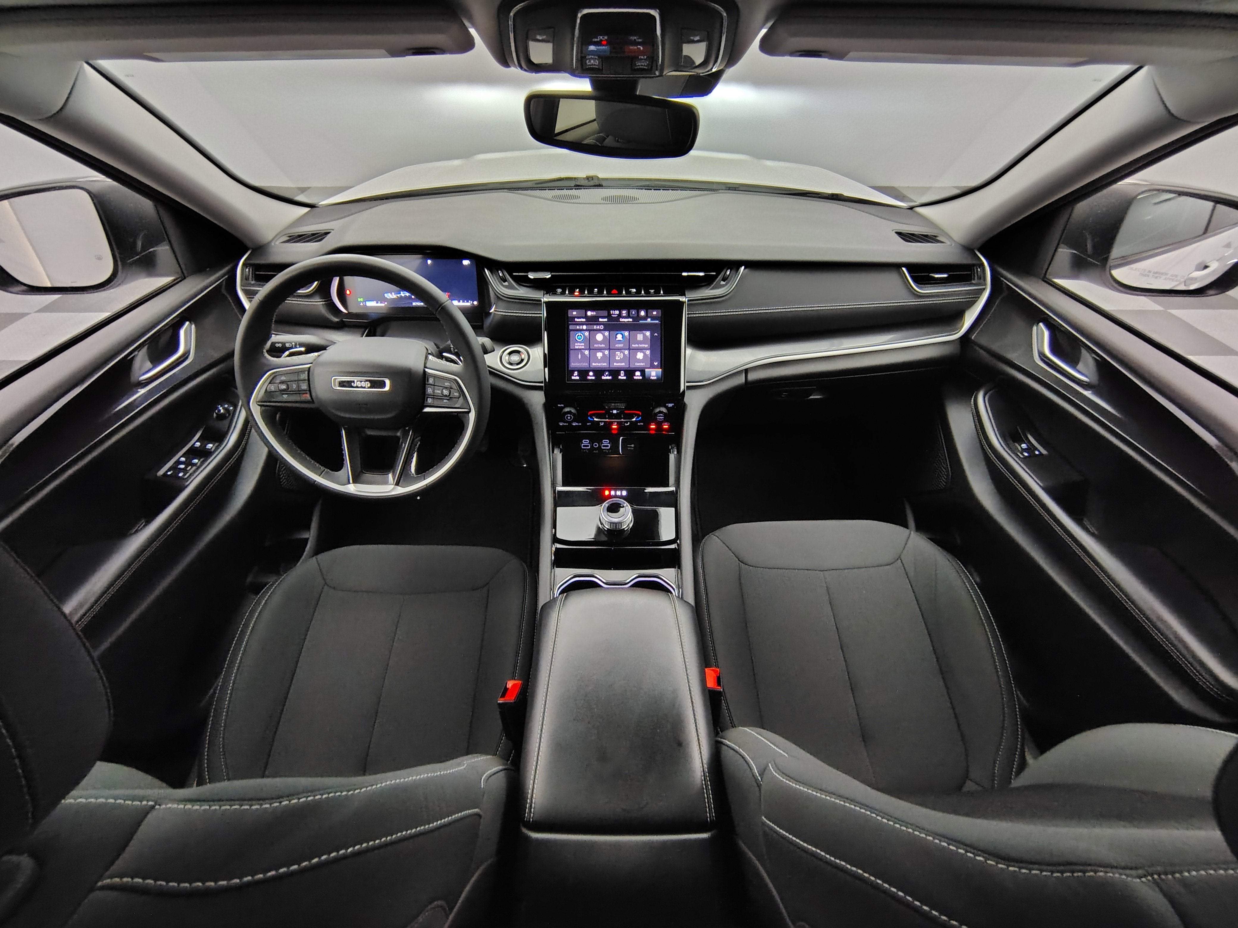 2023 Jeep Grand Cherokee Laredo 4x4