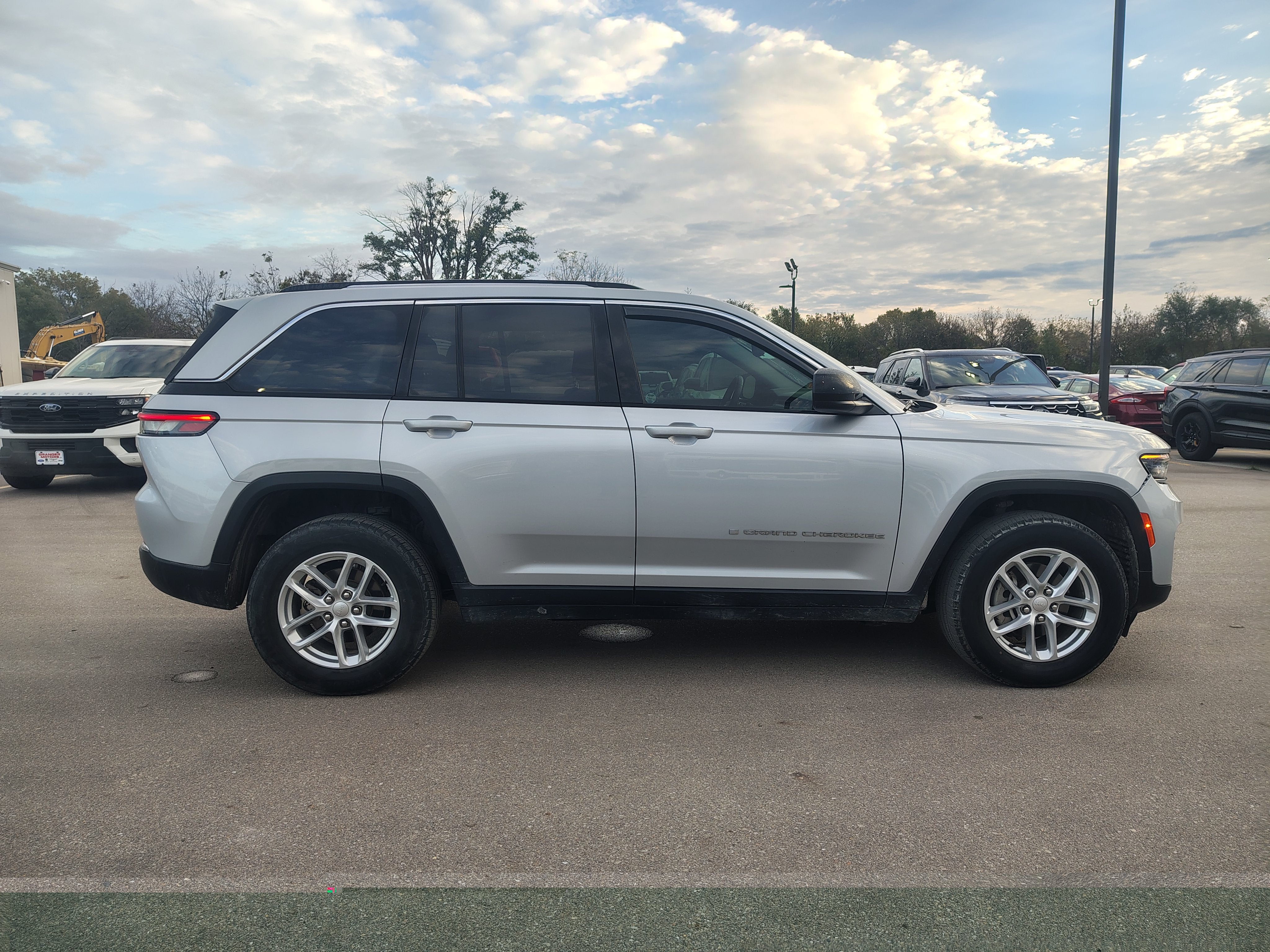 2023 Jeep Grand Cherokee Laredo