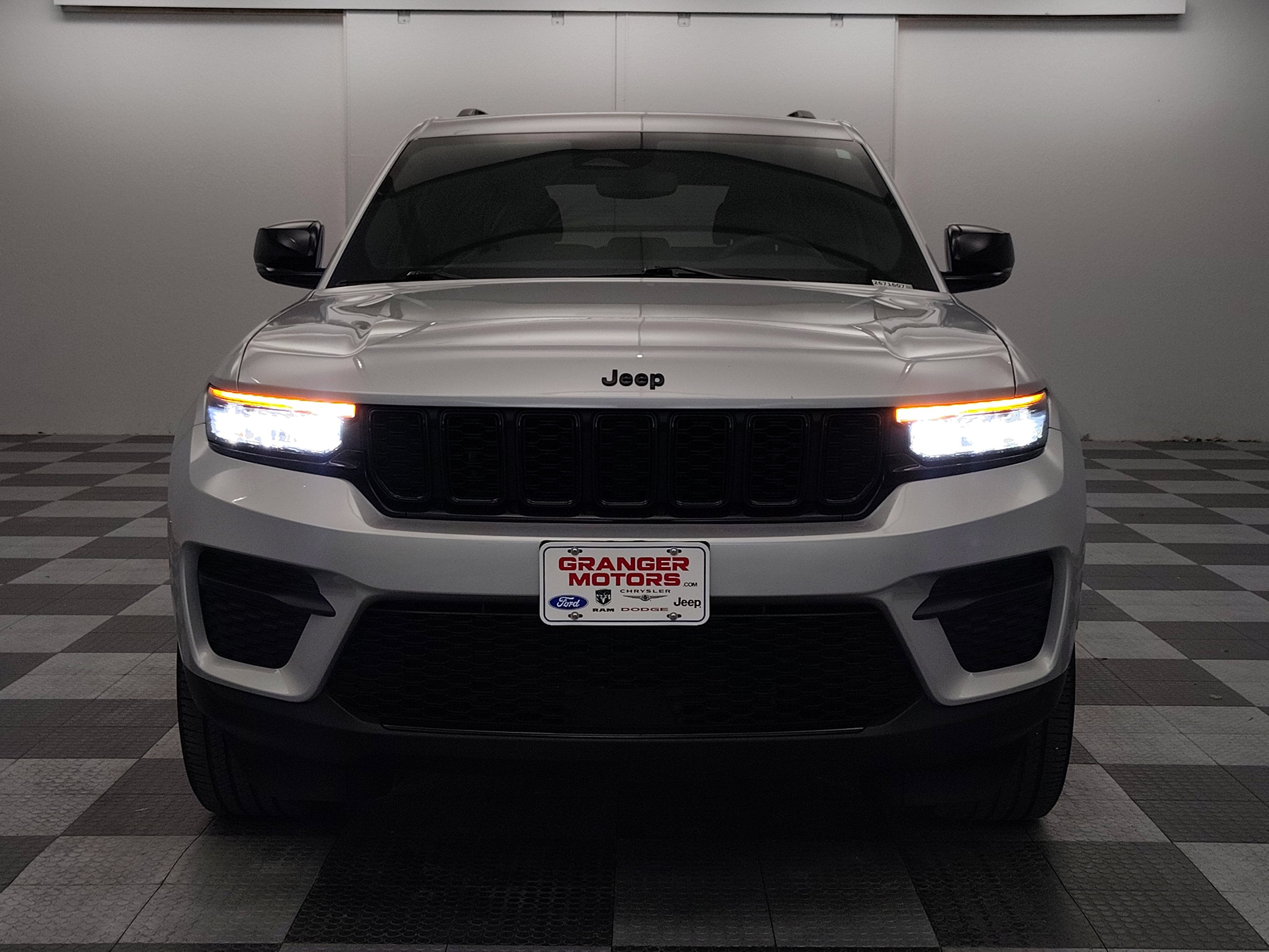 2023 Jeep Grand Cherokee Laredo