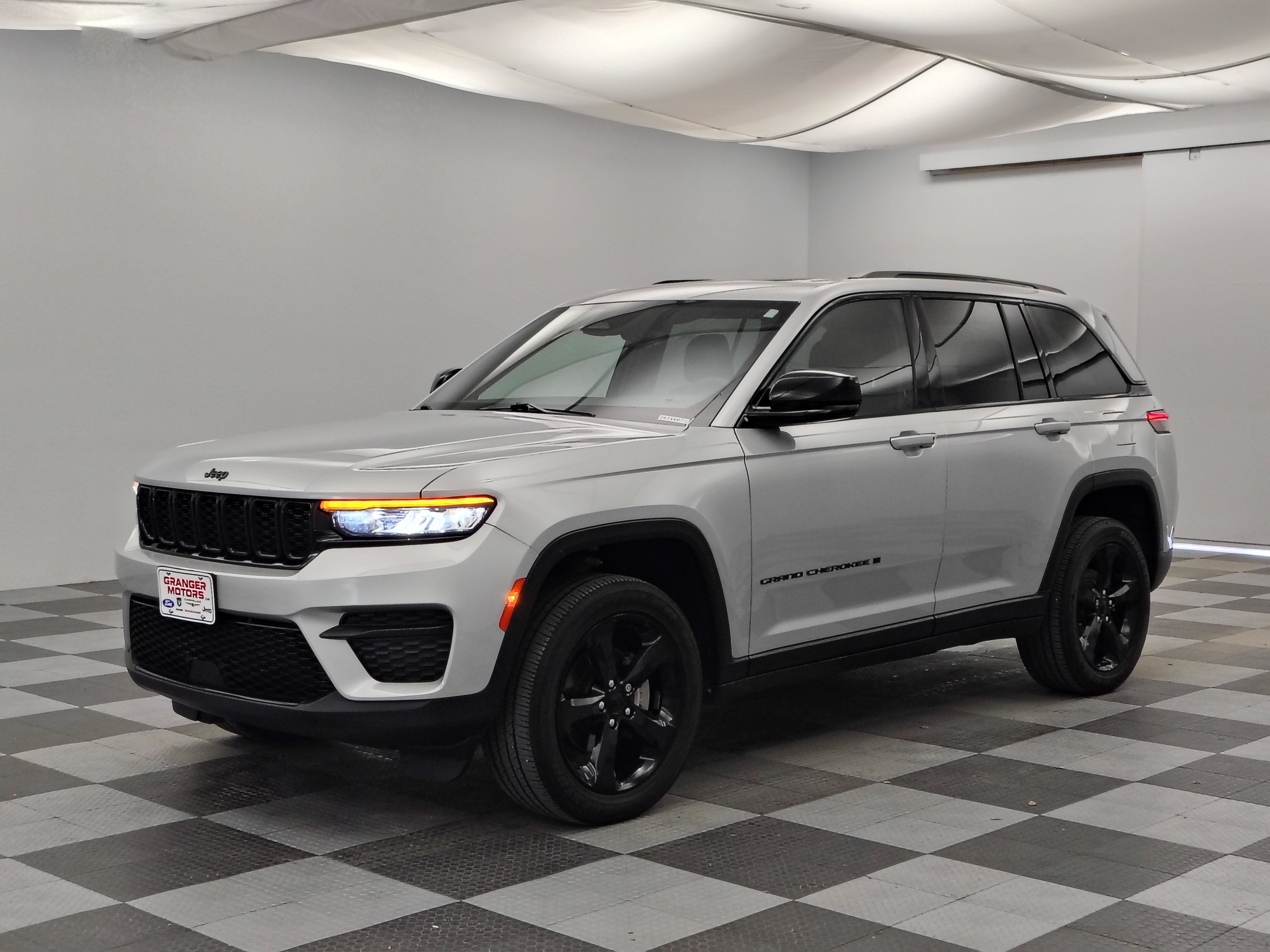 2023 Jeep Grand Cherokee Laredo