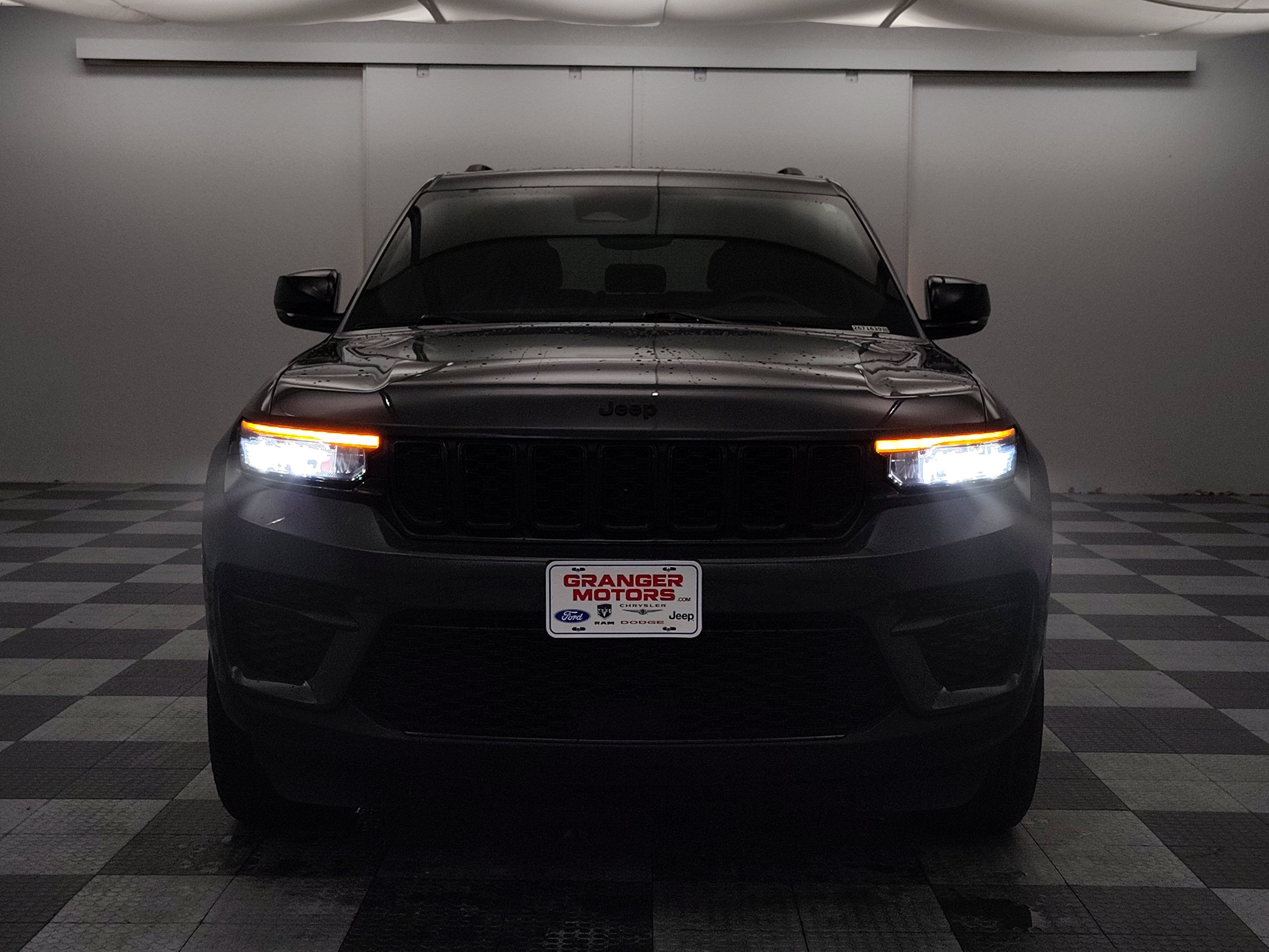 2023 Jeep Grand Cherokee Laredo