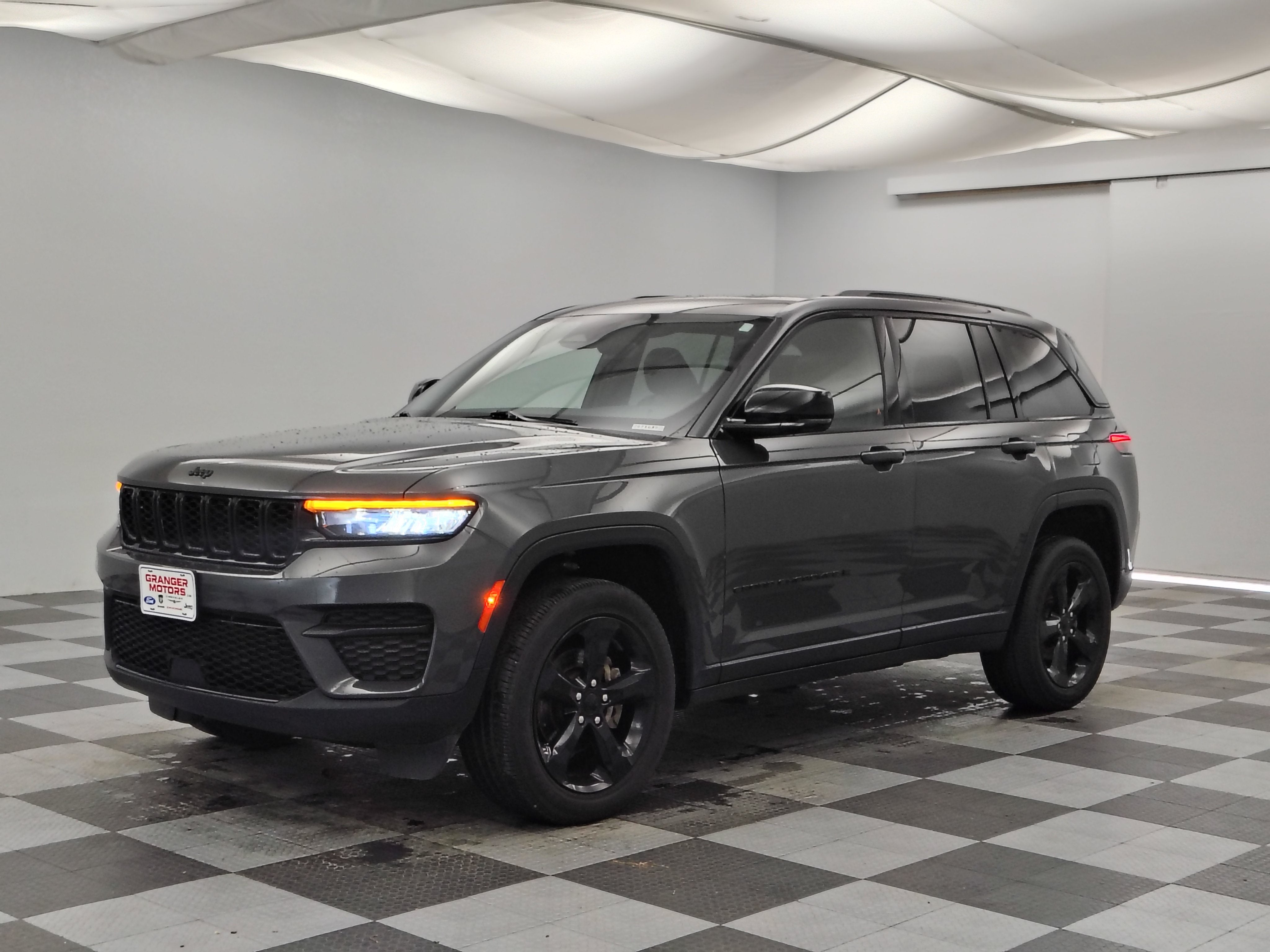 2023 Jeep Grand Cherokee Laredo