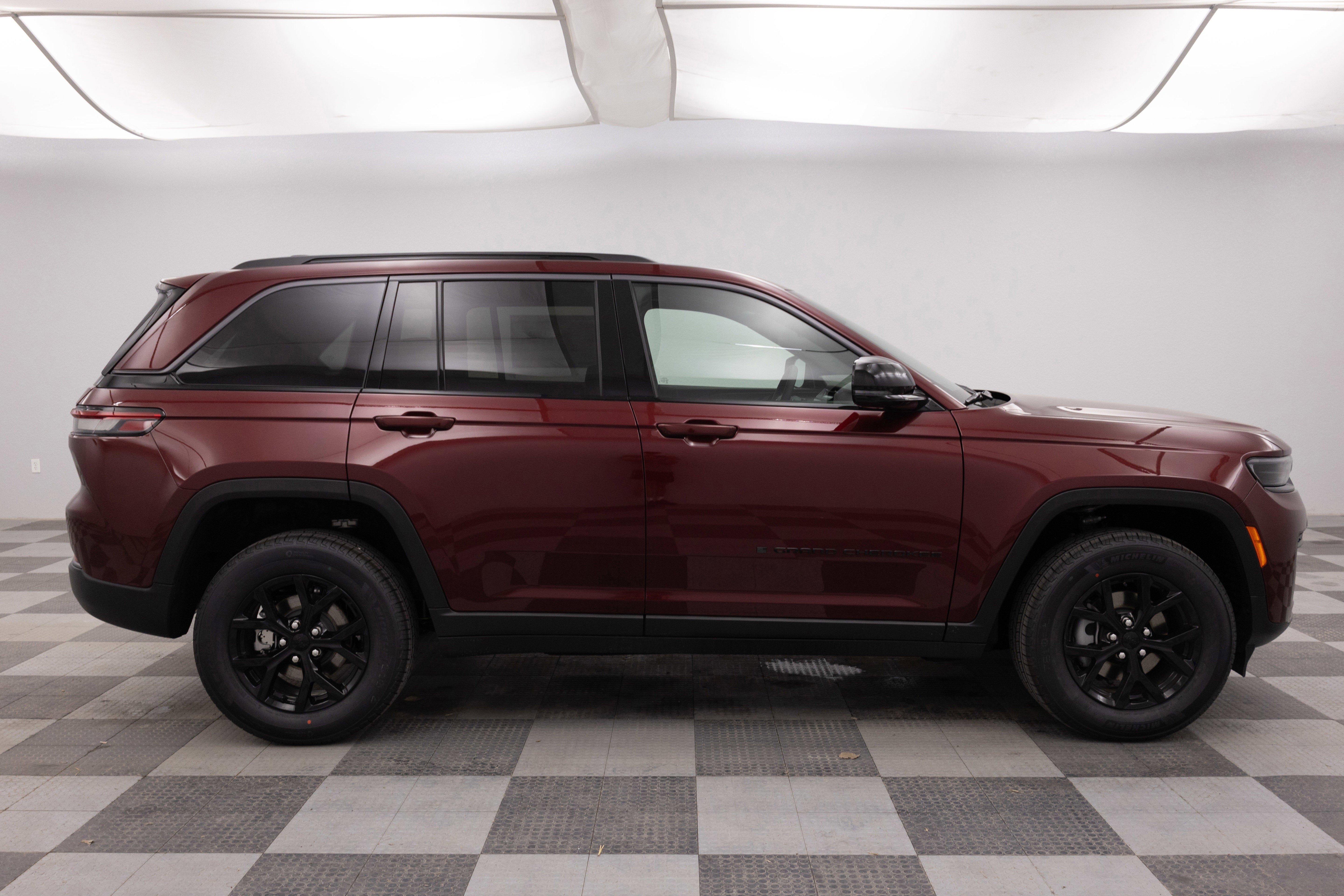 2026 Jeep Grand Cherokee GRAND CHEROKEE LAREDO ALTITUDE 4X4
