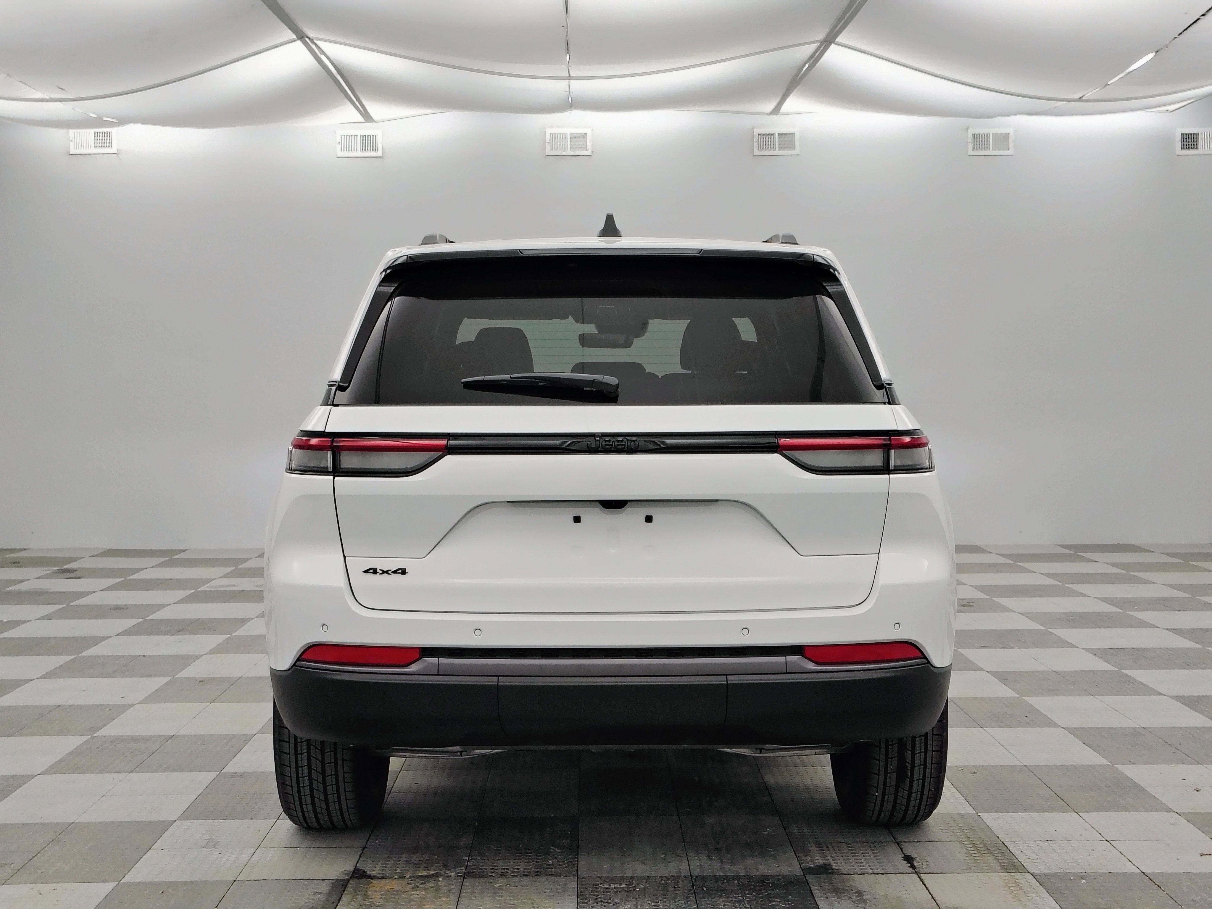 2026 Jeep Grand Cherokee Laredo Altitude