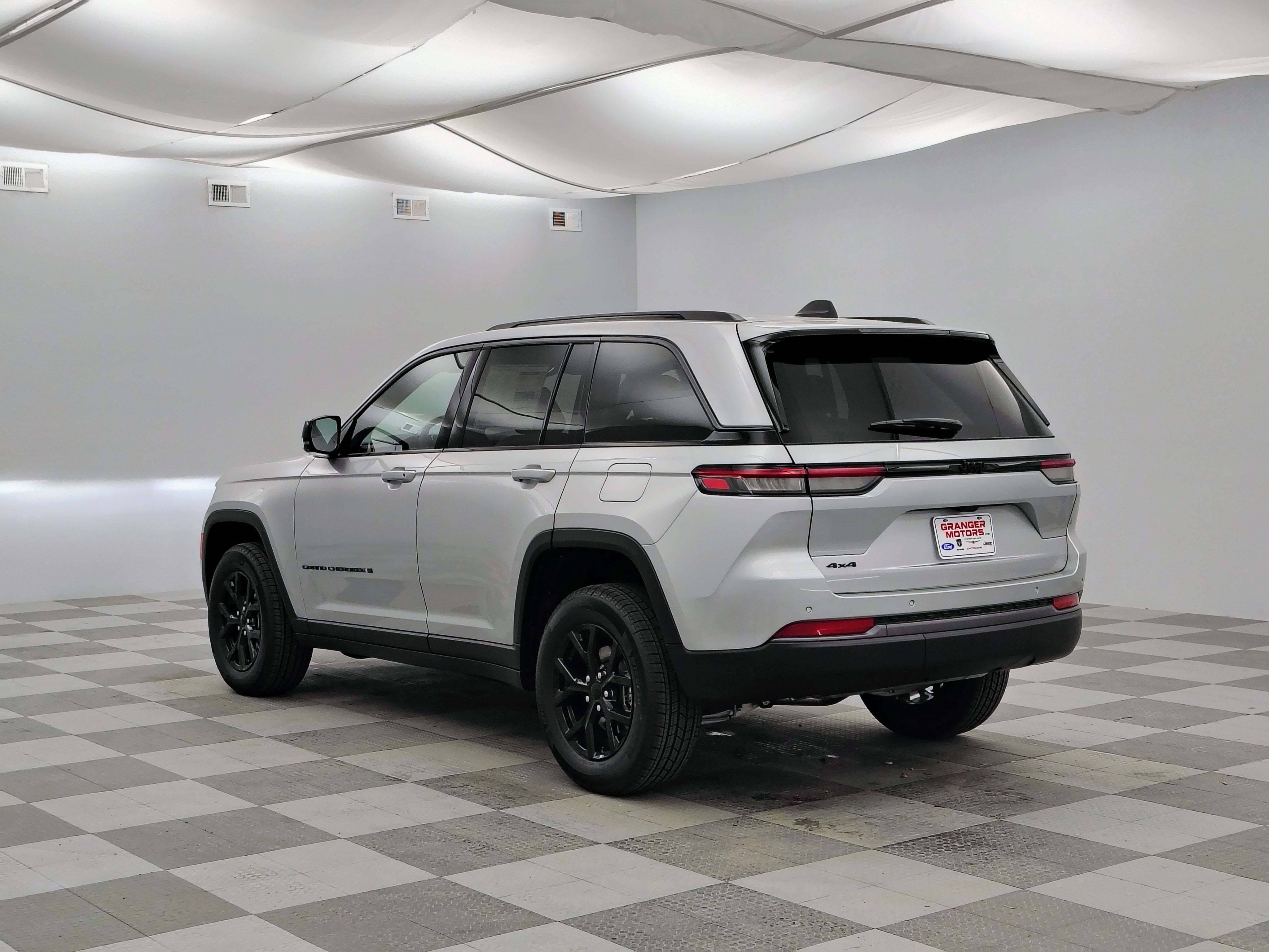 2026 Jeep Grand Cherokee GRAND CHEROKEE LAREDO ALTITUDE 4X4