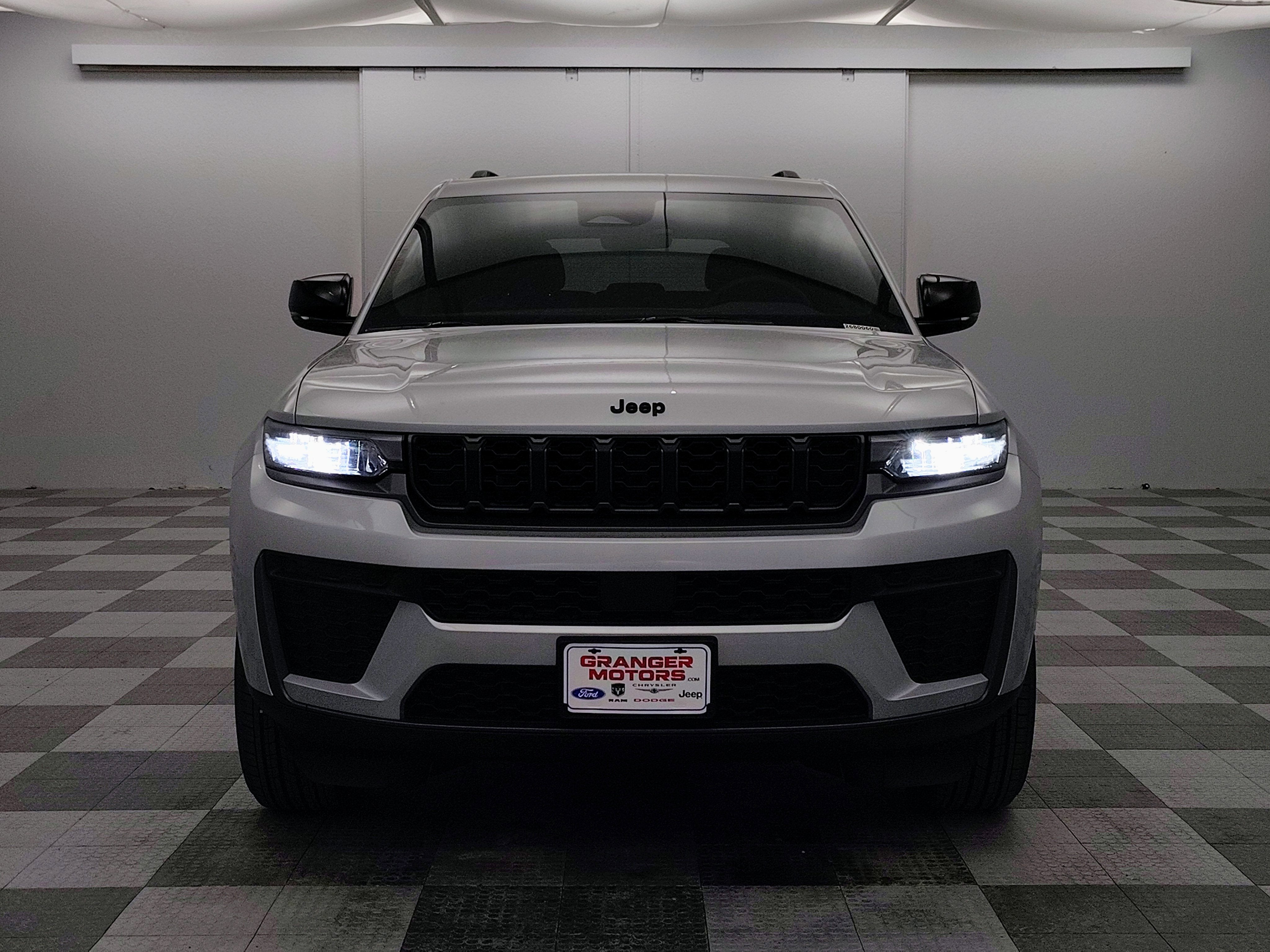 2026 Jeep Grand Cherokee GRAND CHEROKEE LAREDO ALTITUDE 4X4