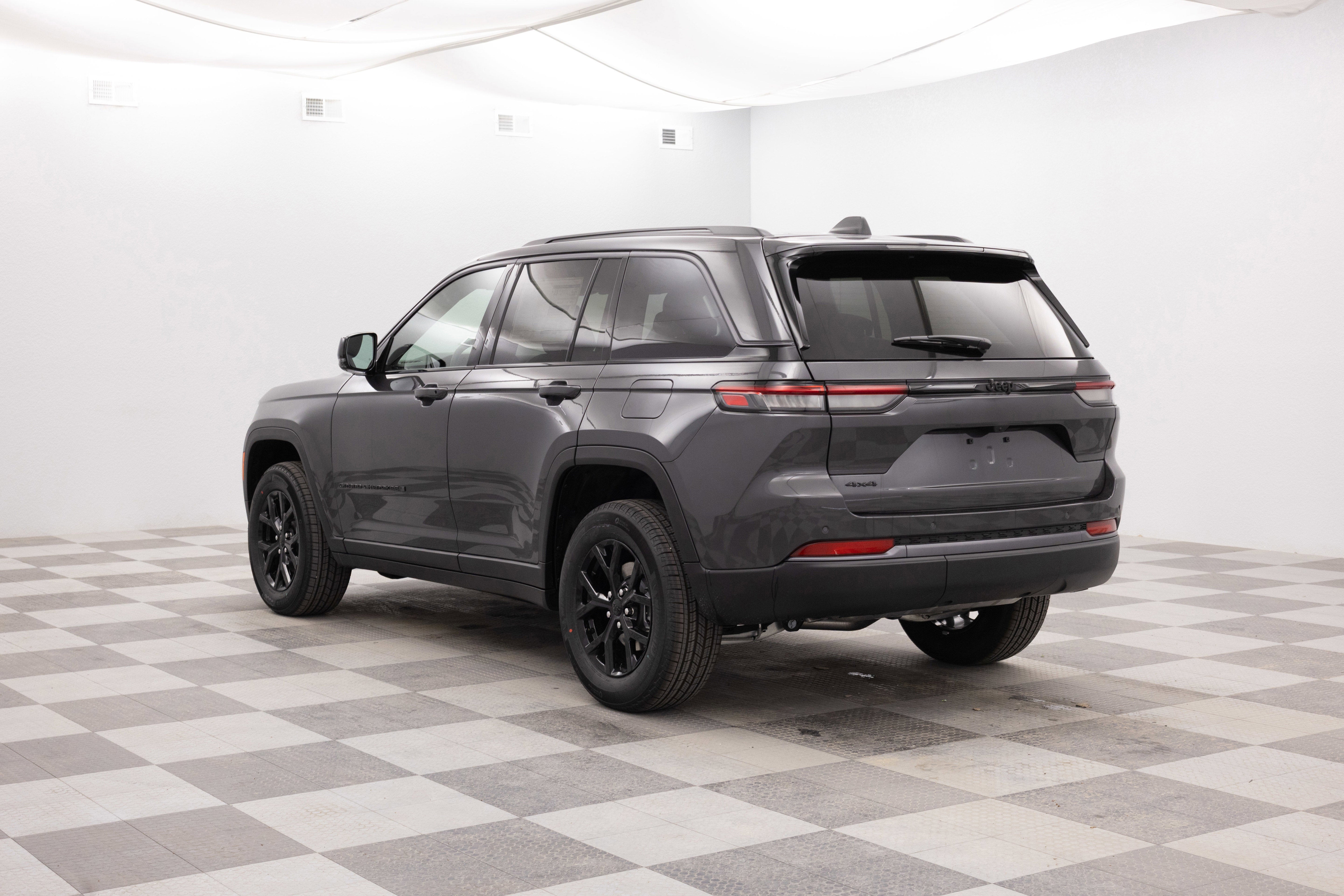 2026 Jeep Grand Cherokee GRAND CHEROKEE LAREDO ALTITUDE 4X4