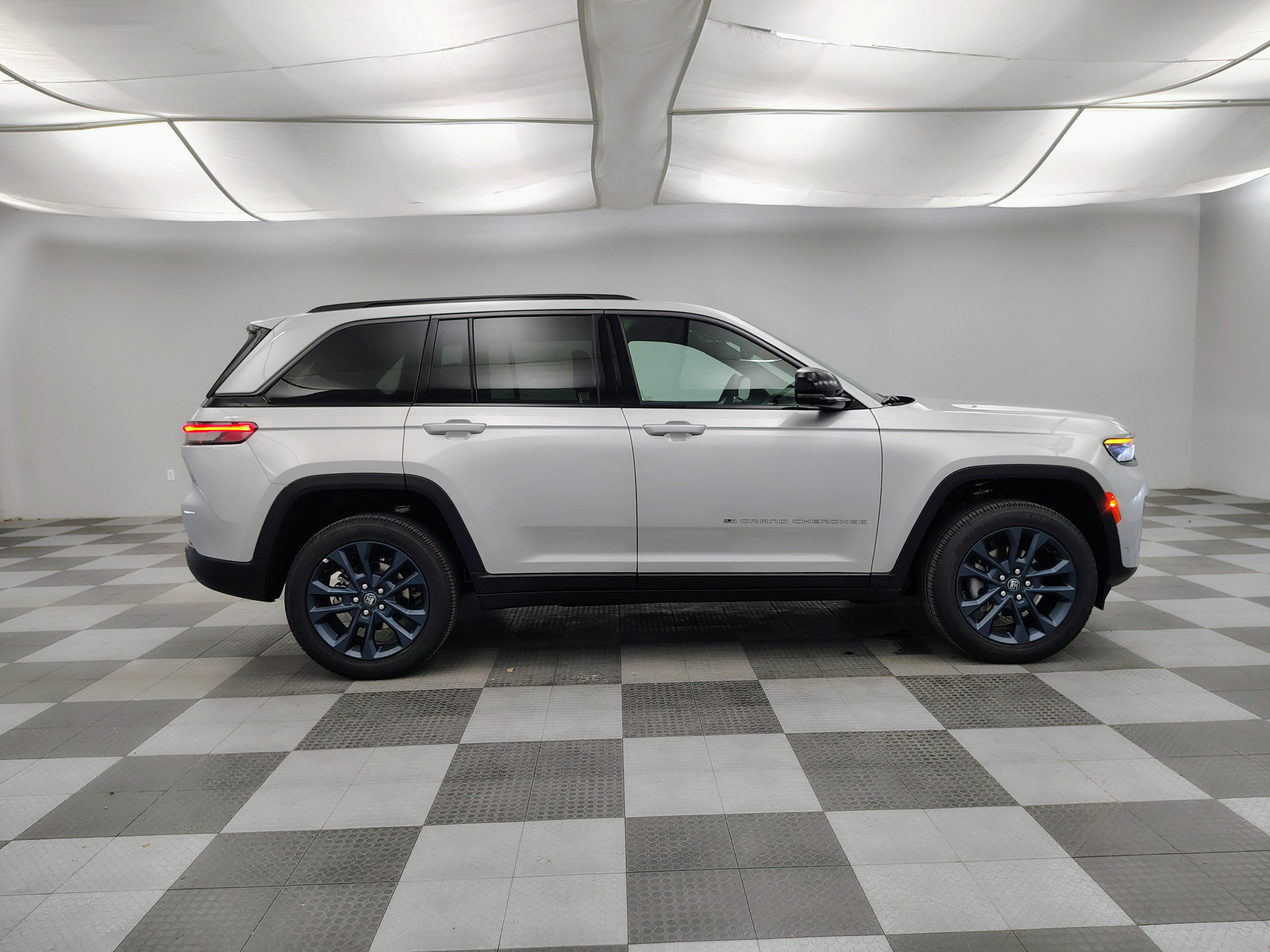 2026 Jeep Grand Cherokee 85th Anniversary Edition