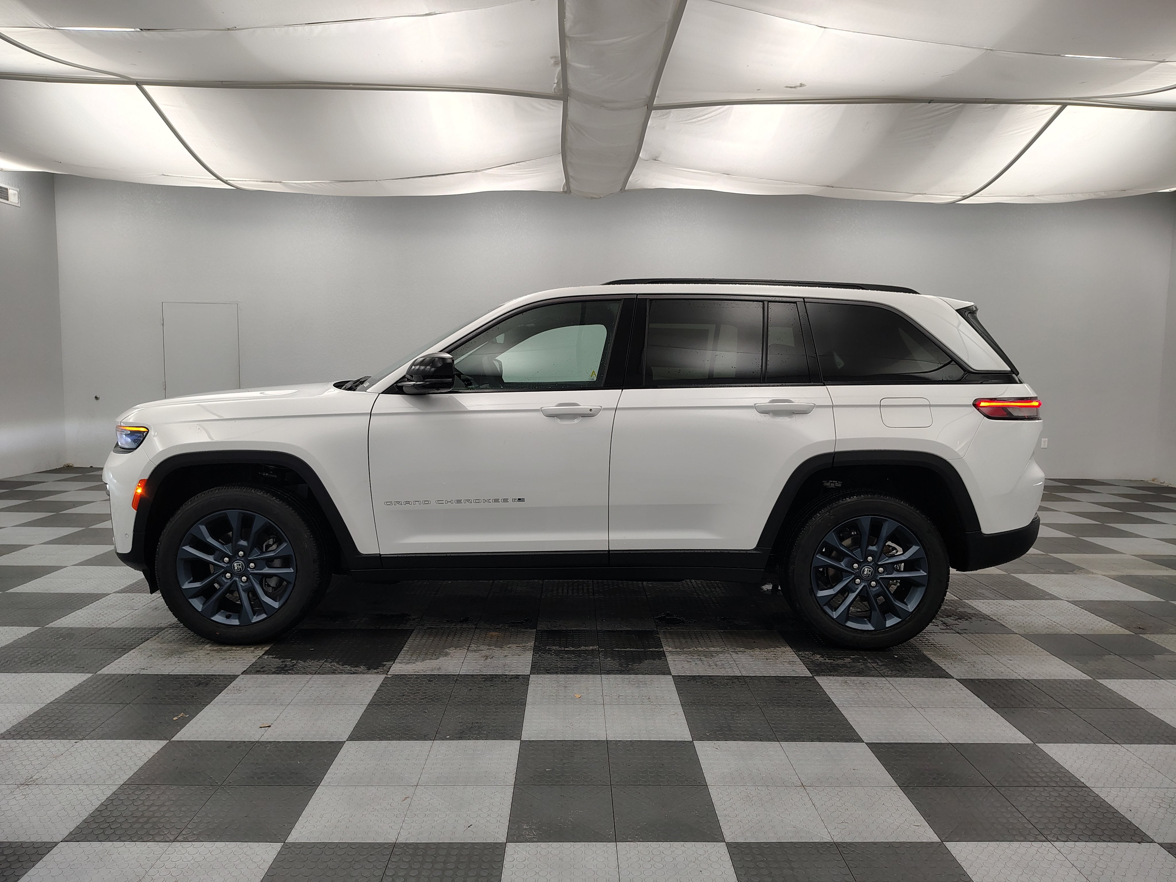 2026 Jeep Grand Cherokee 85th Anniversary Edition