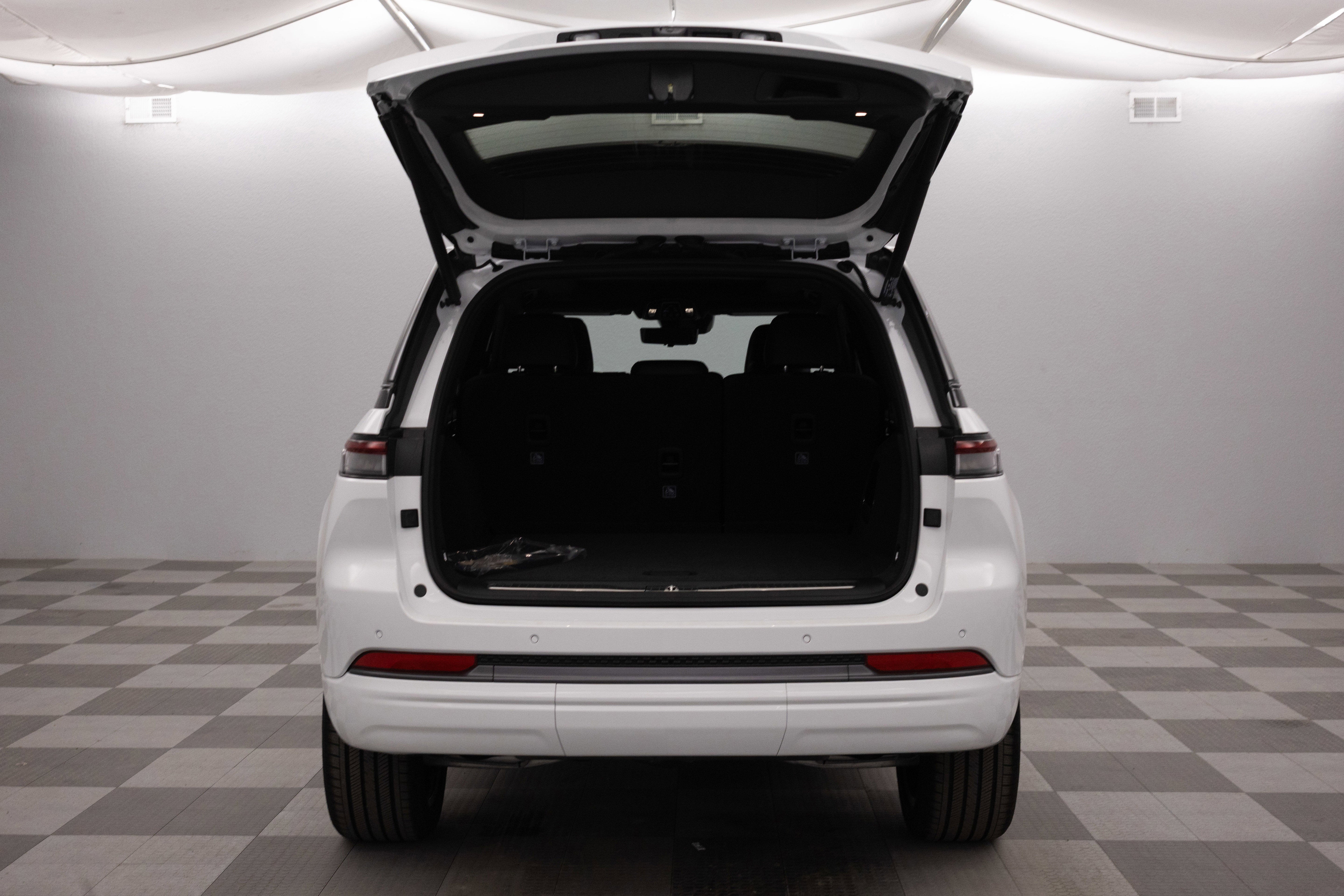 2026 Jeep Grand Cherokee GRAND CHEROKEE SUMMIT 4X4