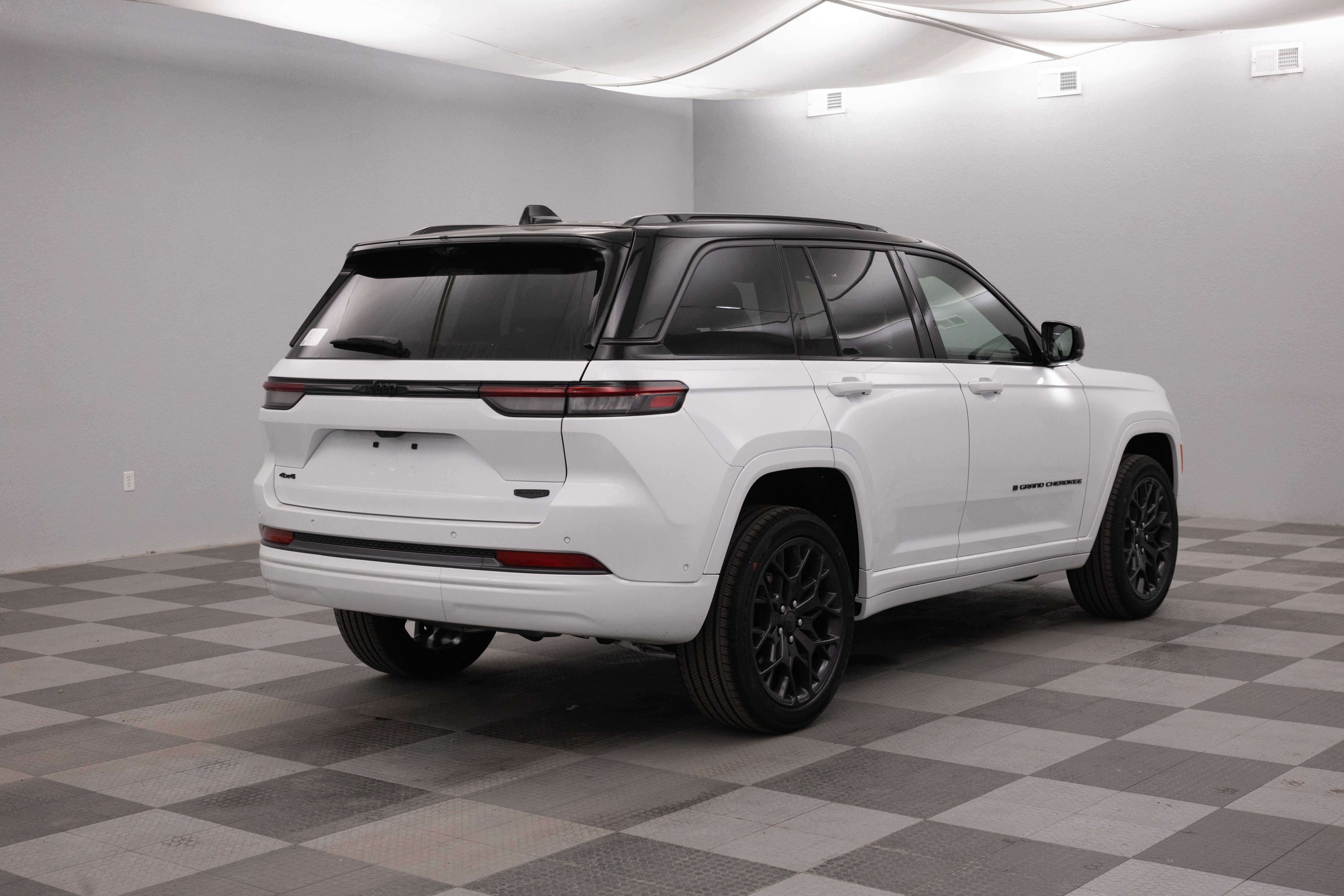 2026 Jeep Grand Cherokee GRAND CHEROKEE SUMMIT 4X4