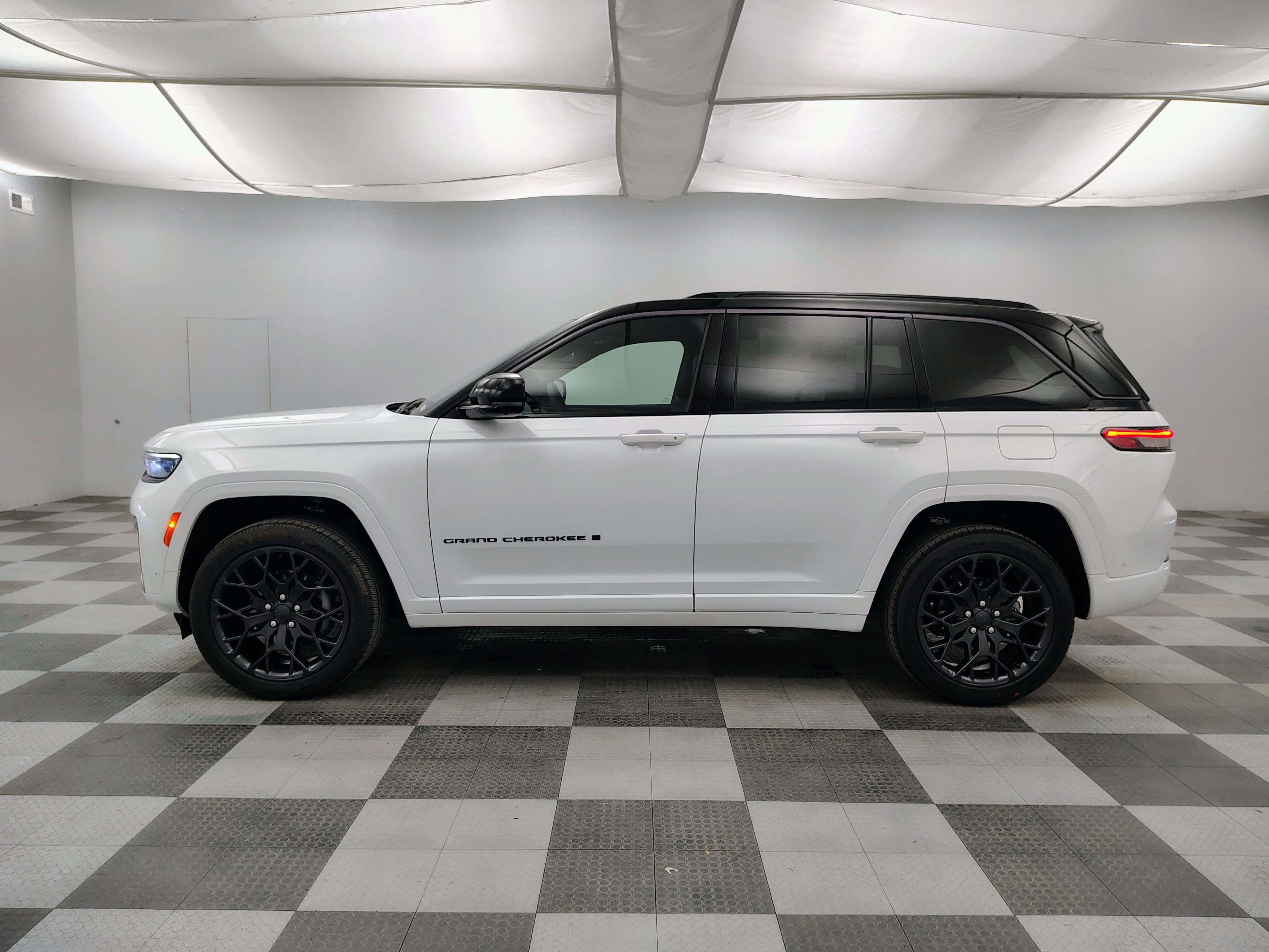 2026 Jeep Grand Cherokee GRAND CHEROKEE SUMMIT 4X4