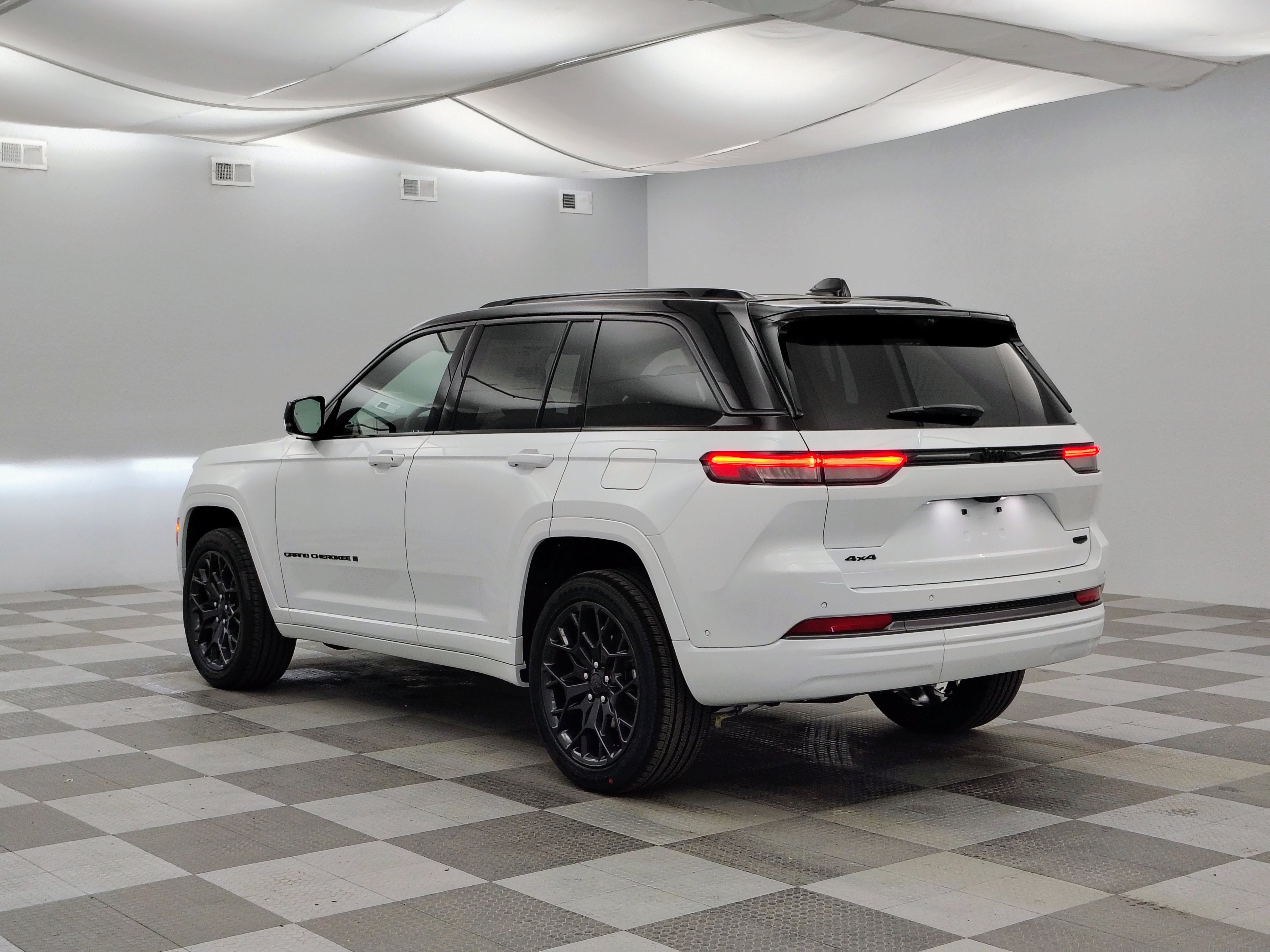 2026 Jeep Grand Cherokee GRAND CHEROKEE SUMMIT 4X4