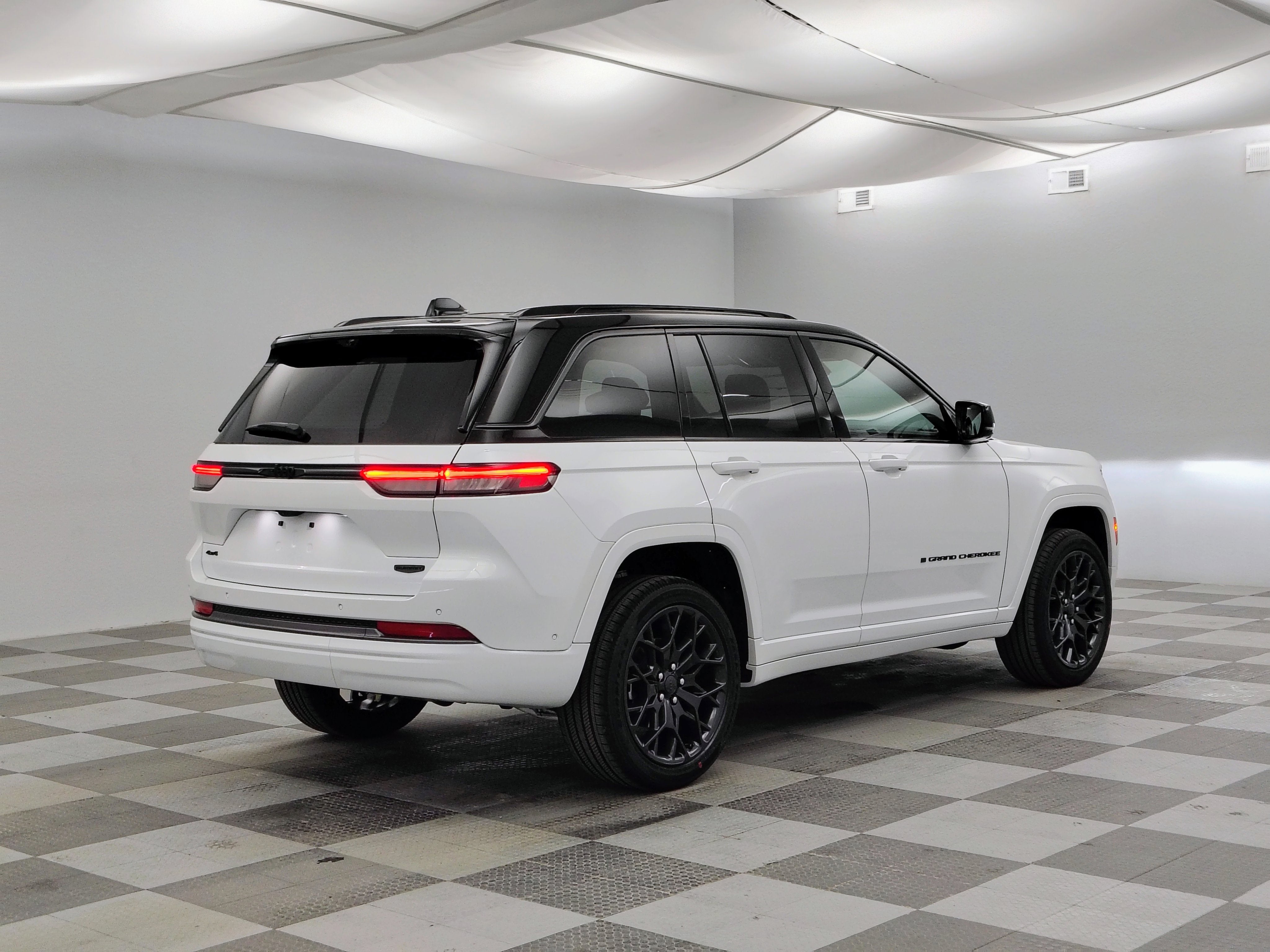 2026 Jeep Grand Cherokee GRAND CHEROKEE SUMMIT 4X4