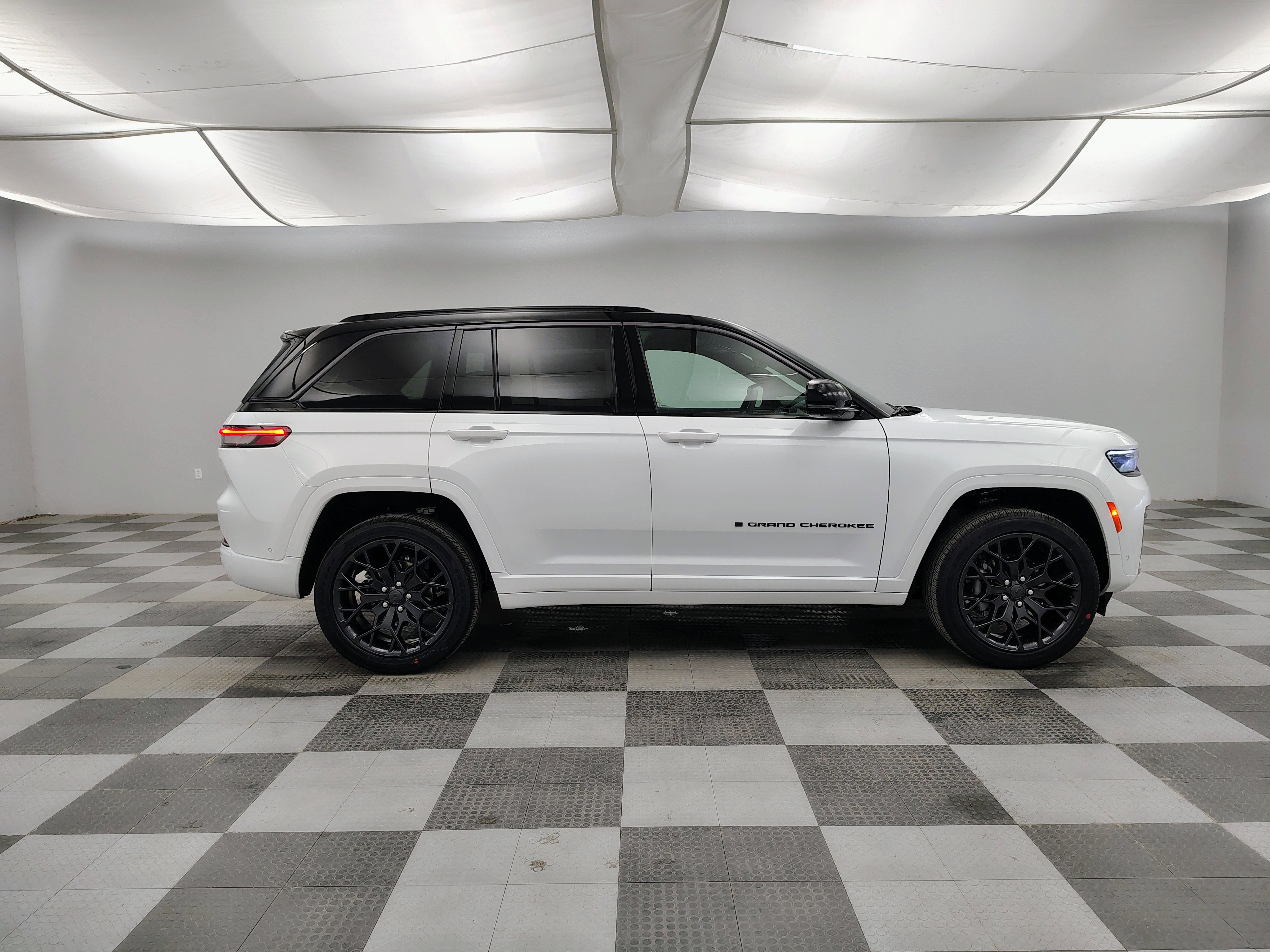 2026 Jeep Grand Cherokee GRAND CHEROKEE SUMMIT 4X4
