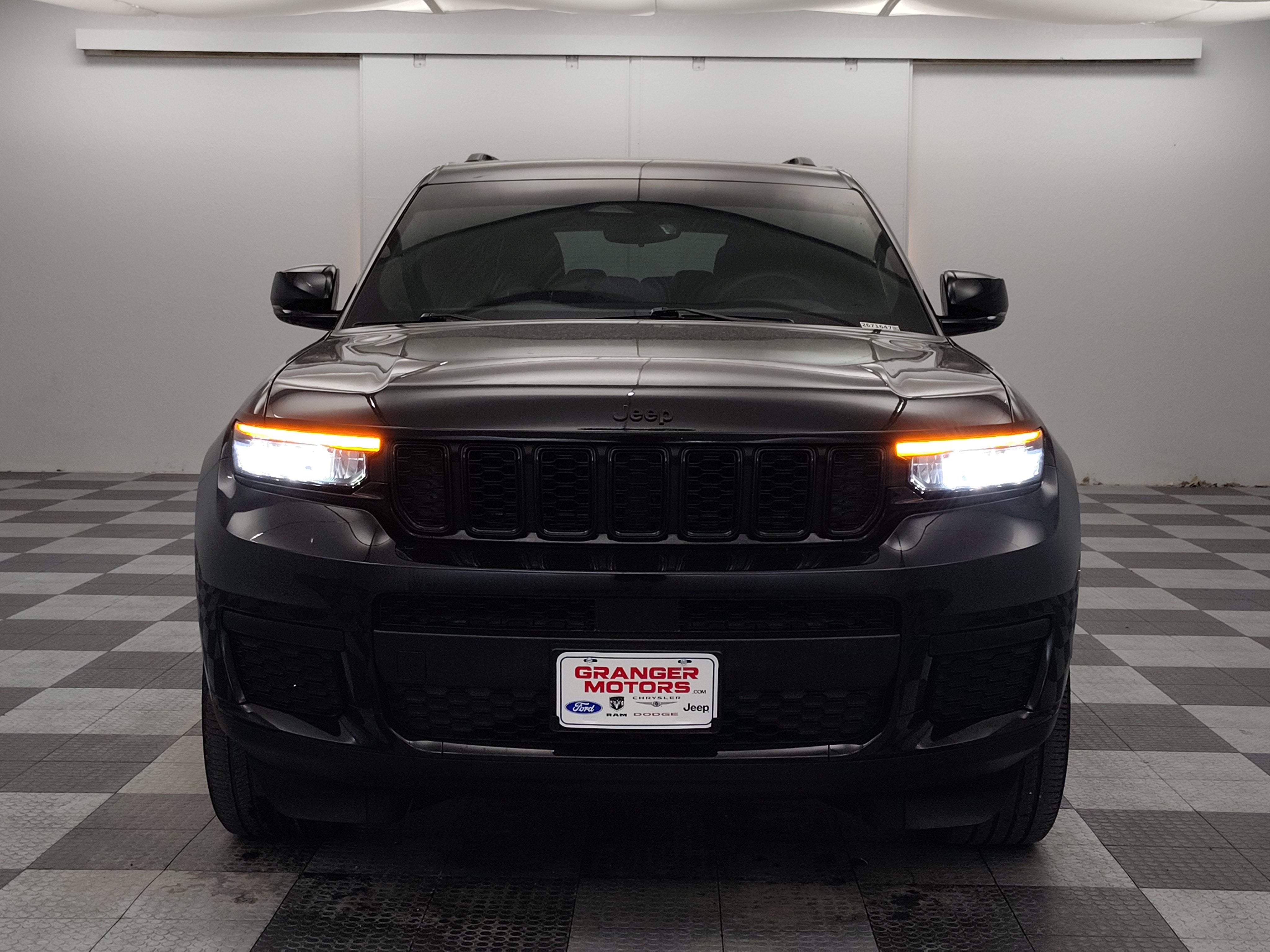 2023 Jeep Grand Cherokee L Laredo