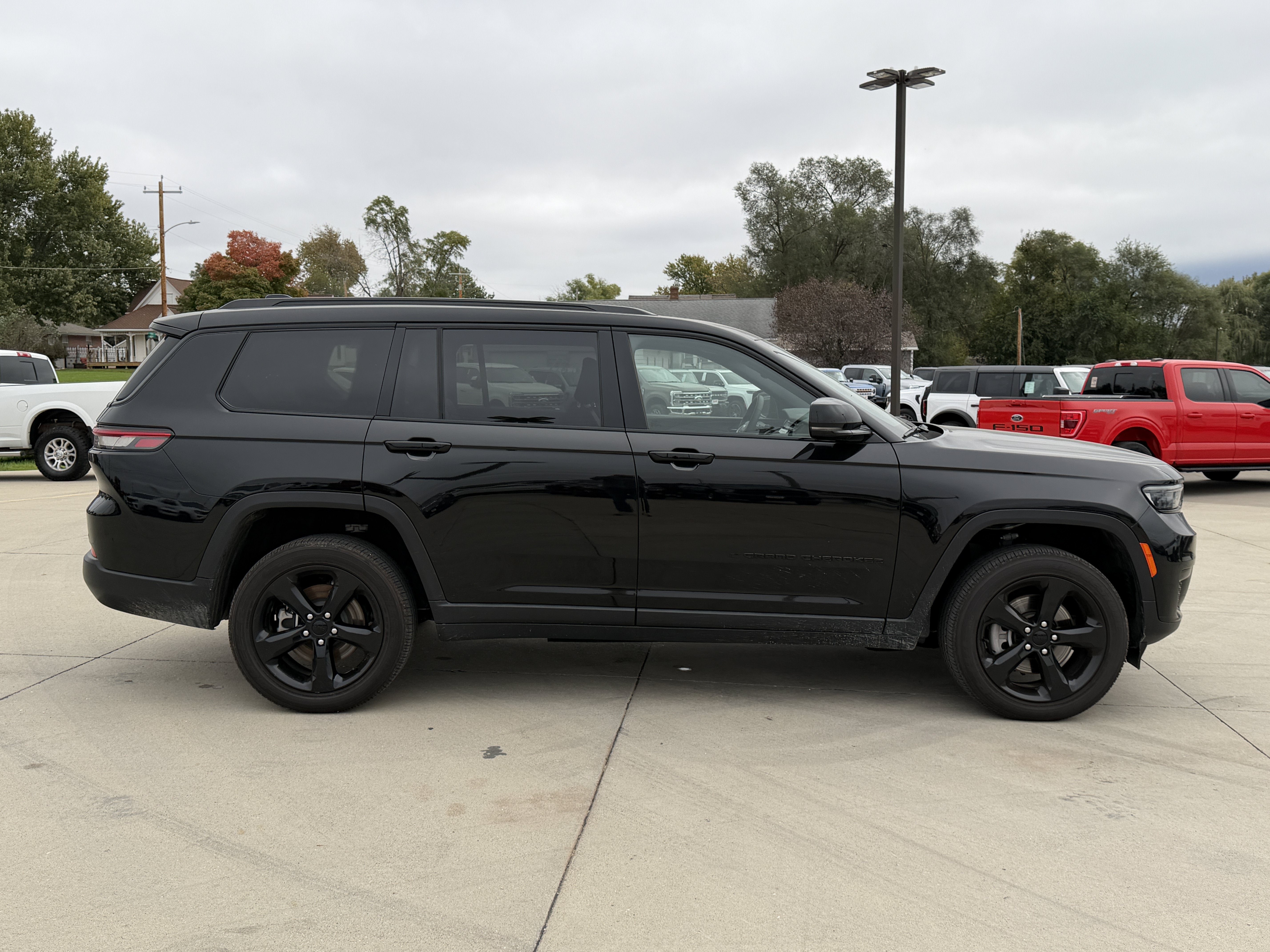 2023 Jeep Grand Cherokee L Laredo
