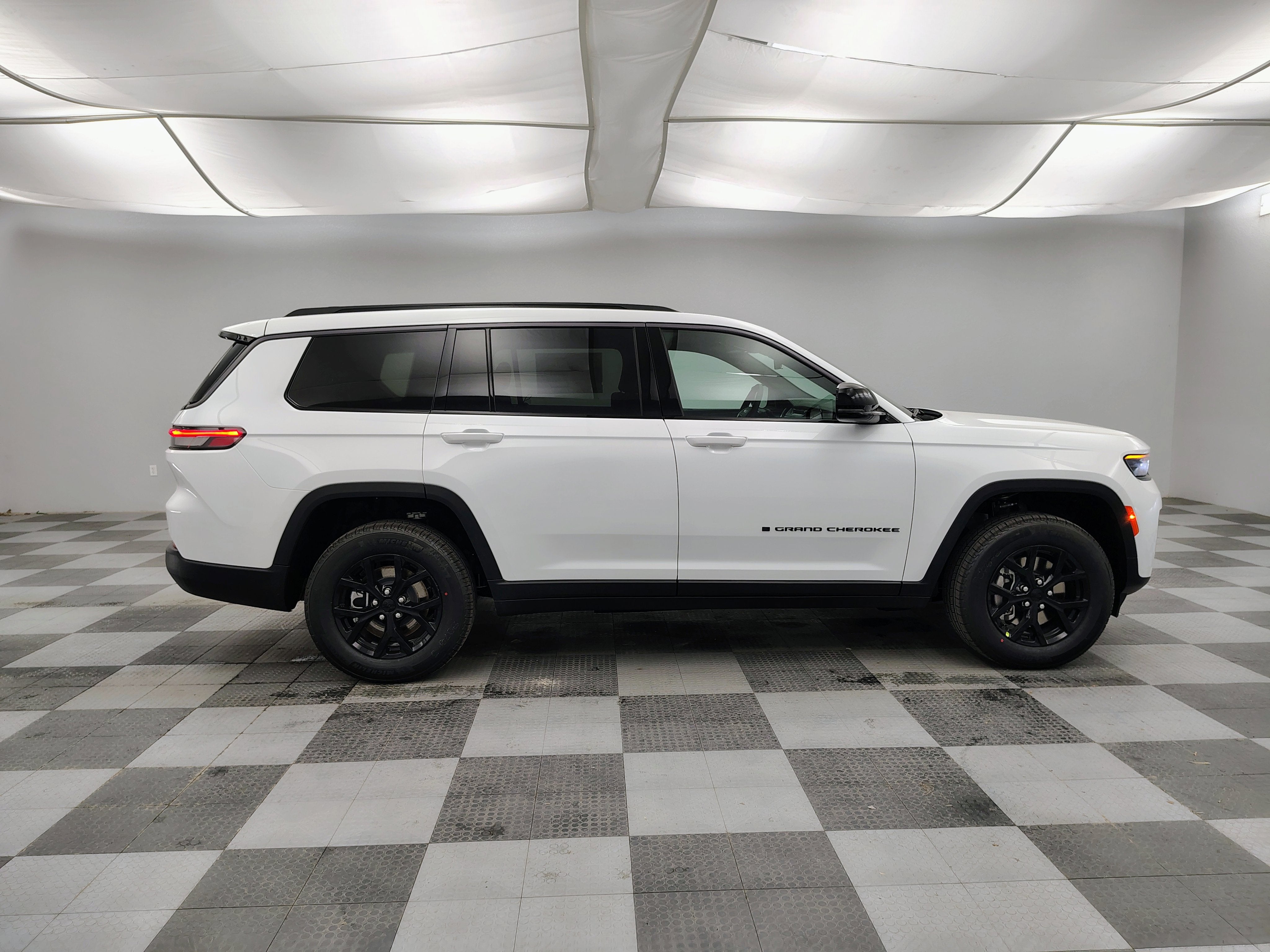 2026 Jeep Grand Cherokee GRAND CHEROKEE L LAREDO ALTITUDE 4X4