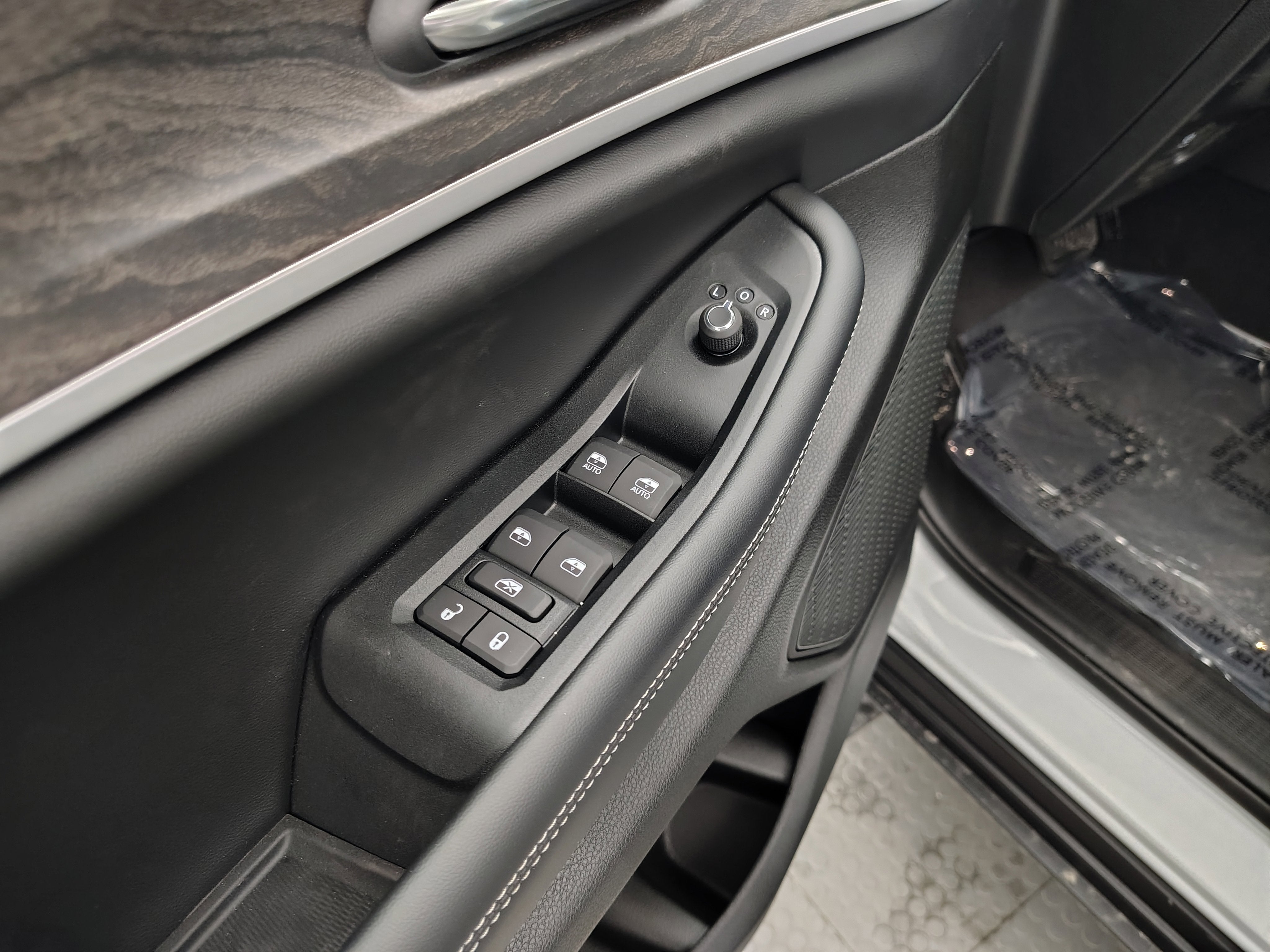 2026 Jeep Grand Cherokee GRAND CHEROKEE L LAREDO ALTITUDE 4X4
