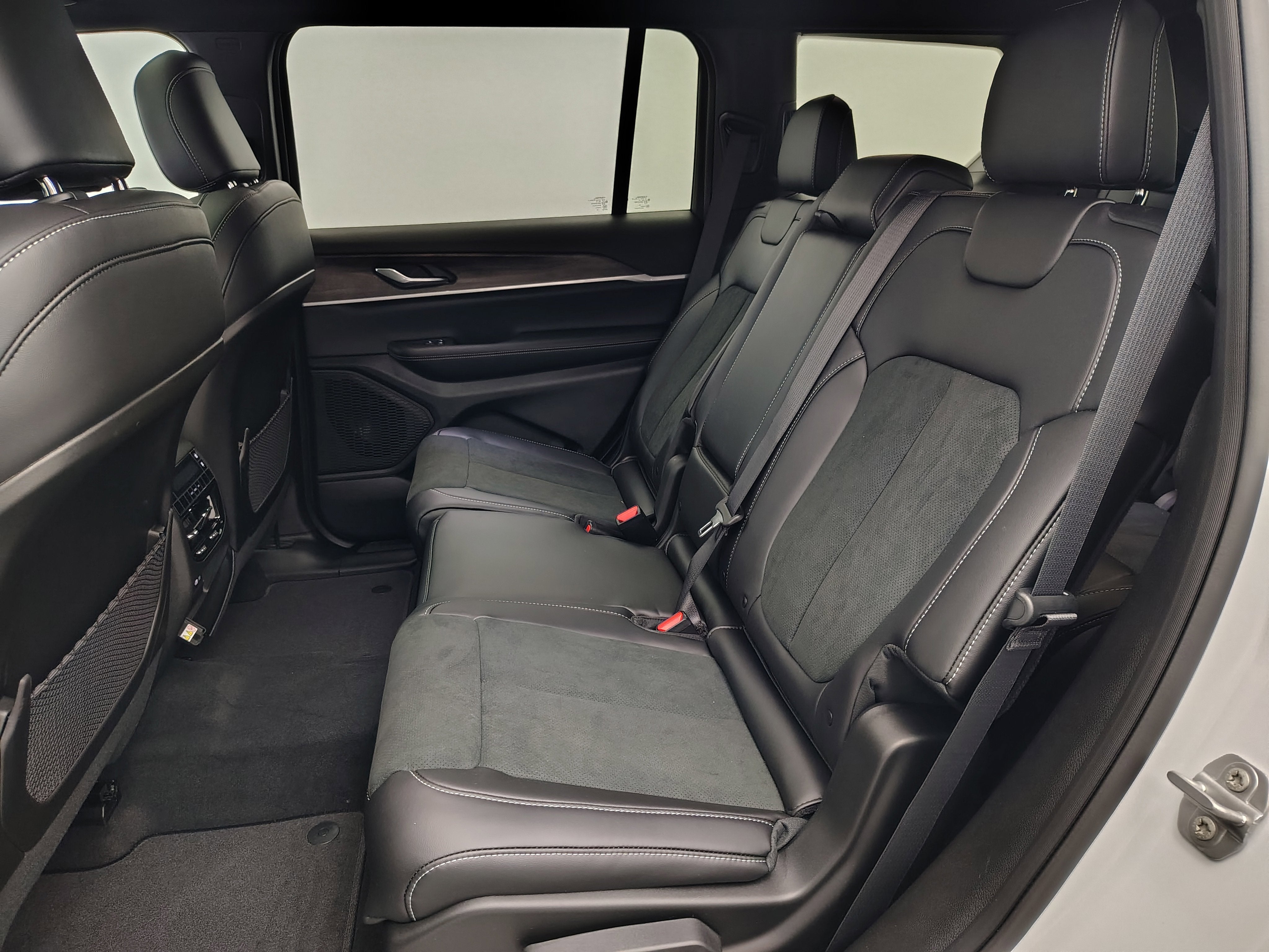 2026 Jeep Grand Cherokee GRAND CHEROKEE L LAREDO ALTITUDE 4X4