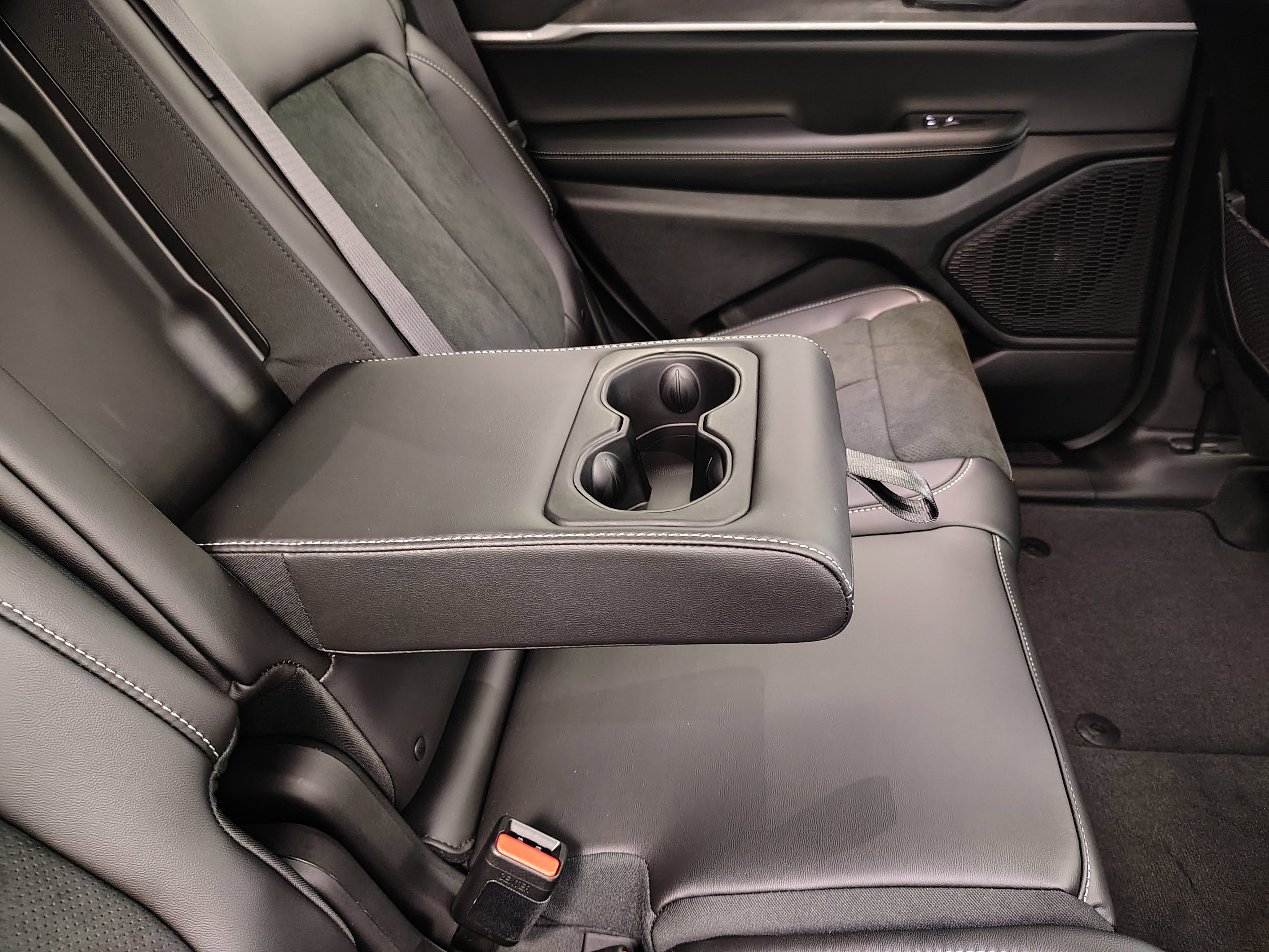 2026 Jeep Grand Cherokee GRAND CHEROKEE L LAREDO ALTITUDE 4X4