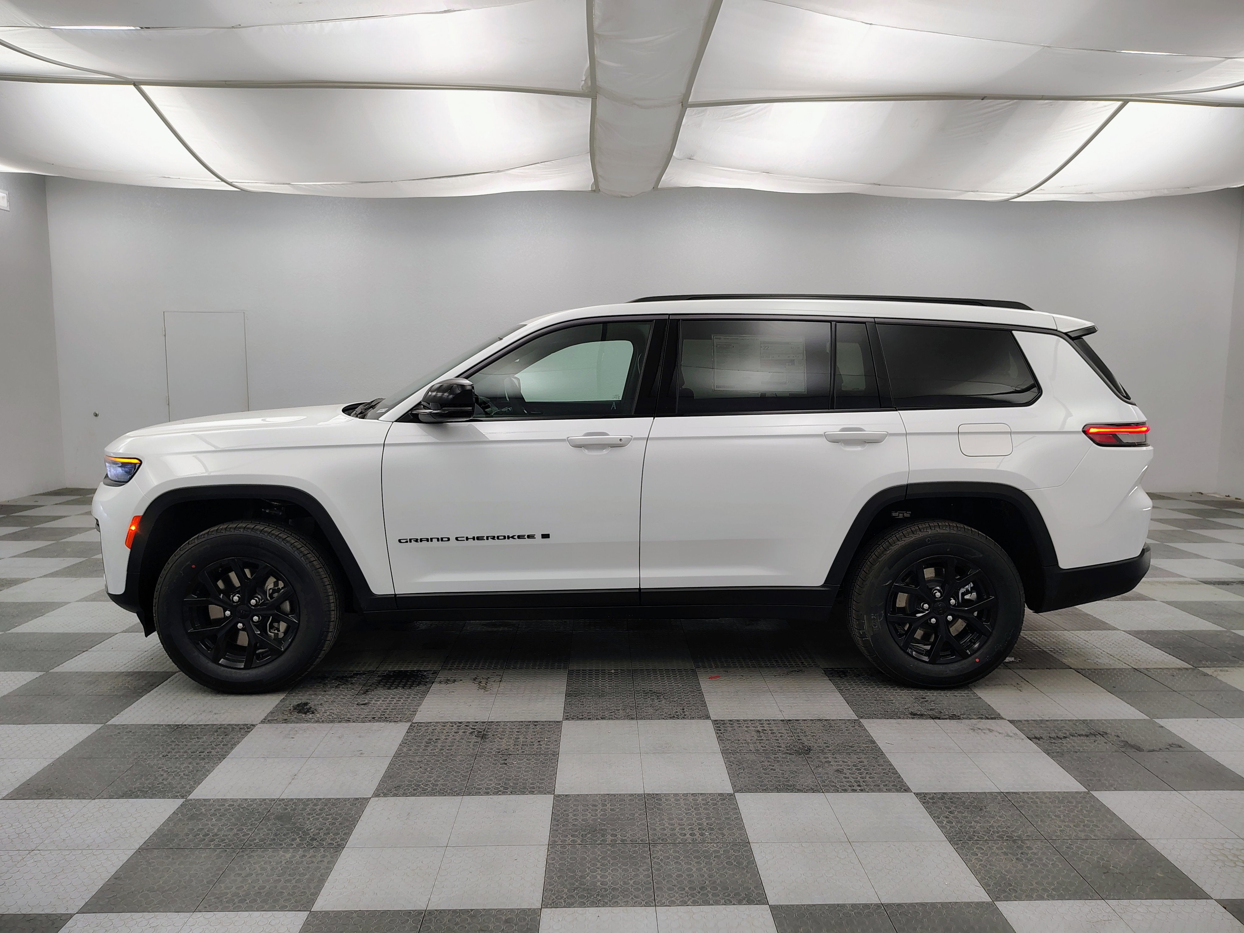 2026 Jeep Grand Cherokee GRAND CHEROKEE L LAREDO ALTITUDE 4X4