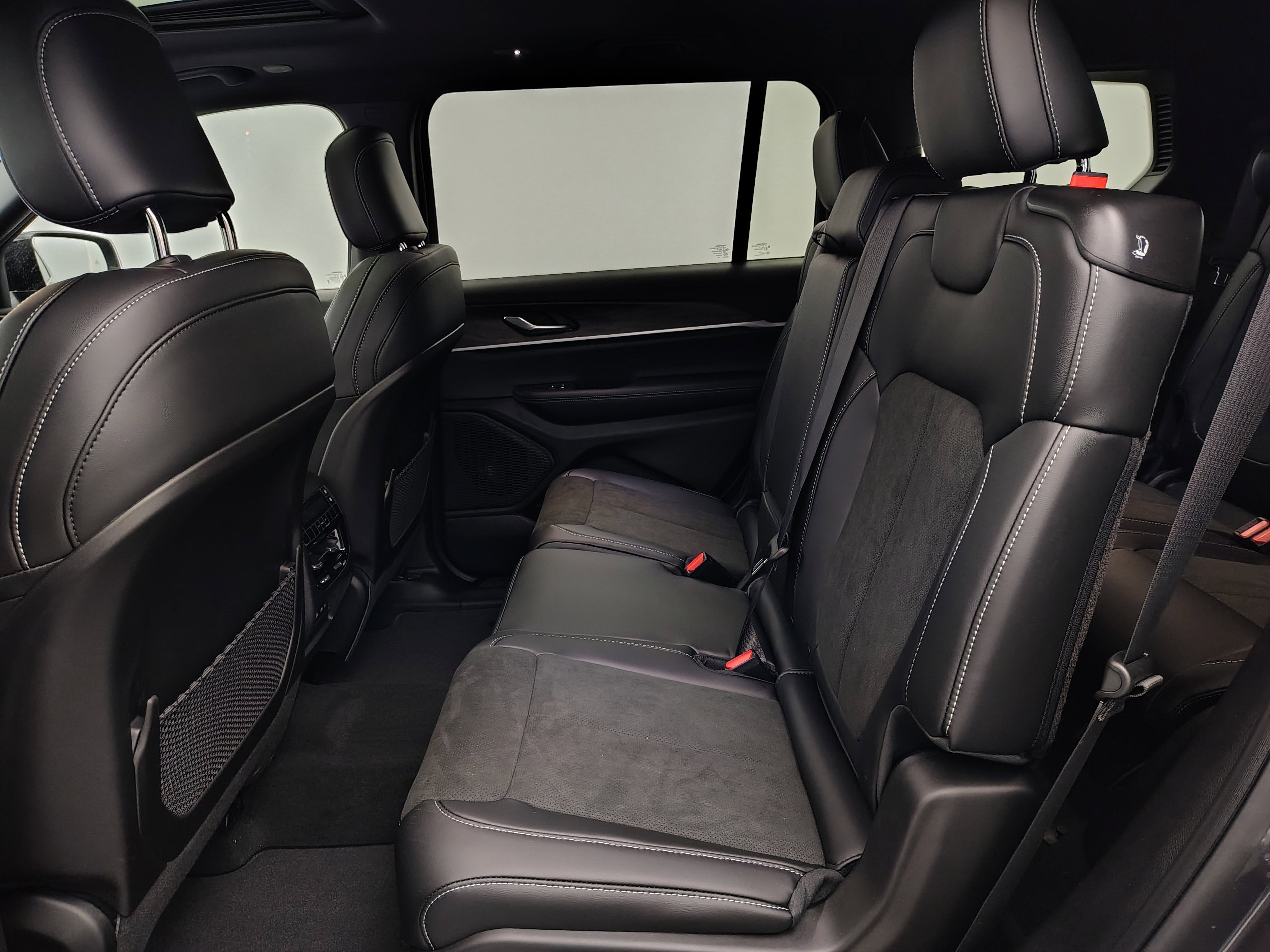 2026 Jeep Grand Cherokee GRAND CHEROKEE L LAREDO ALTITUDE 4X4