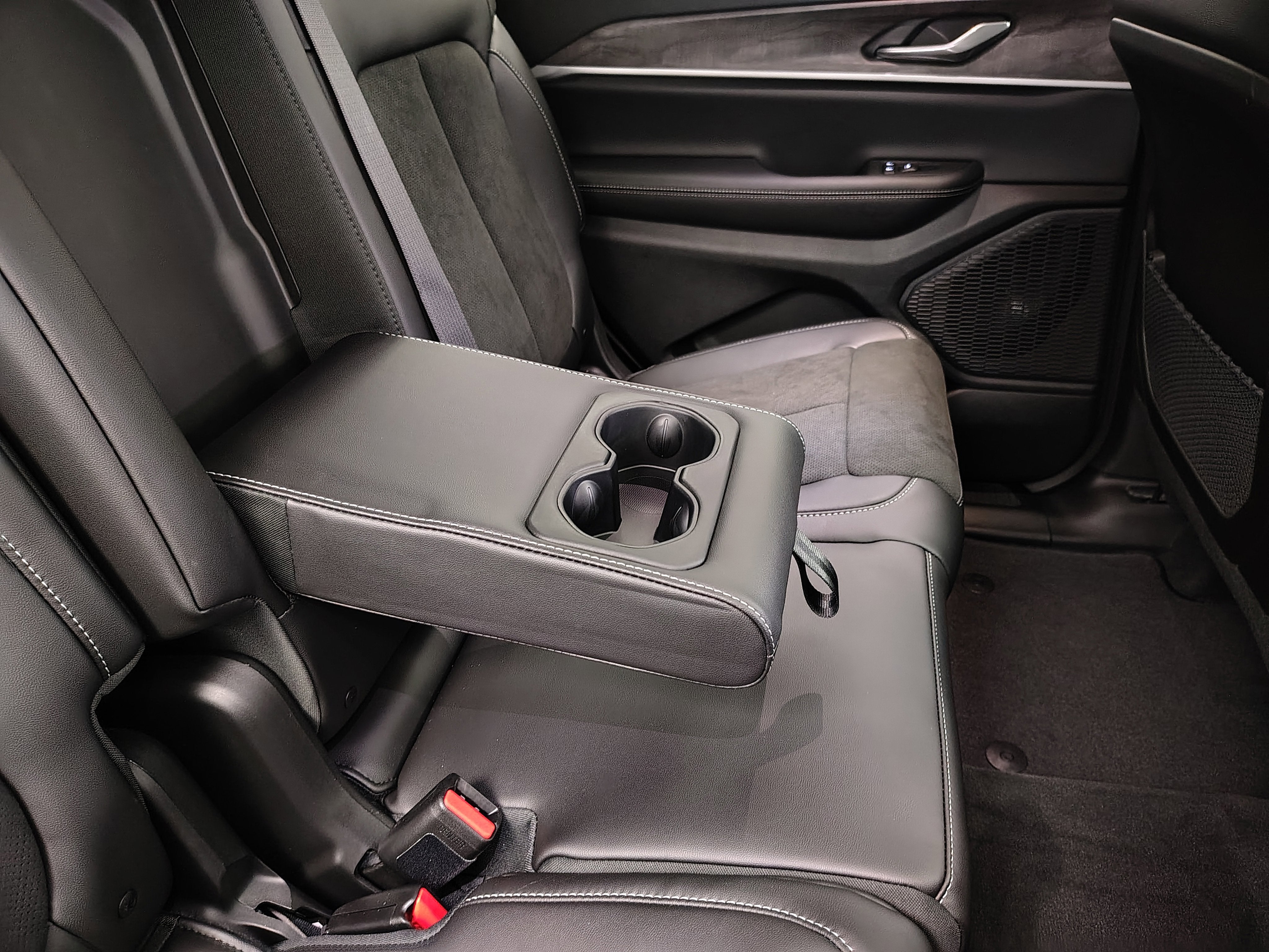 2026 Jeep Grand Cherokee GRAND CHEROKEE L LAREDO ALTITUDE 4X4