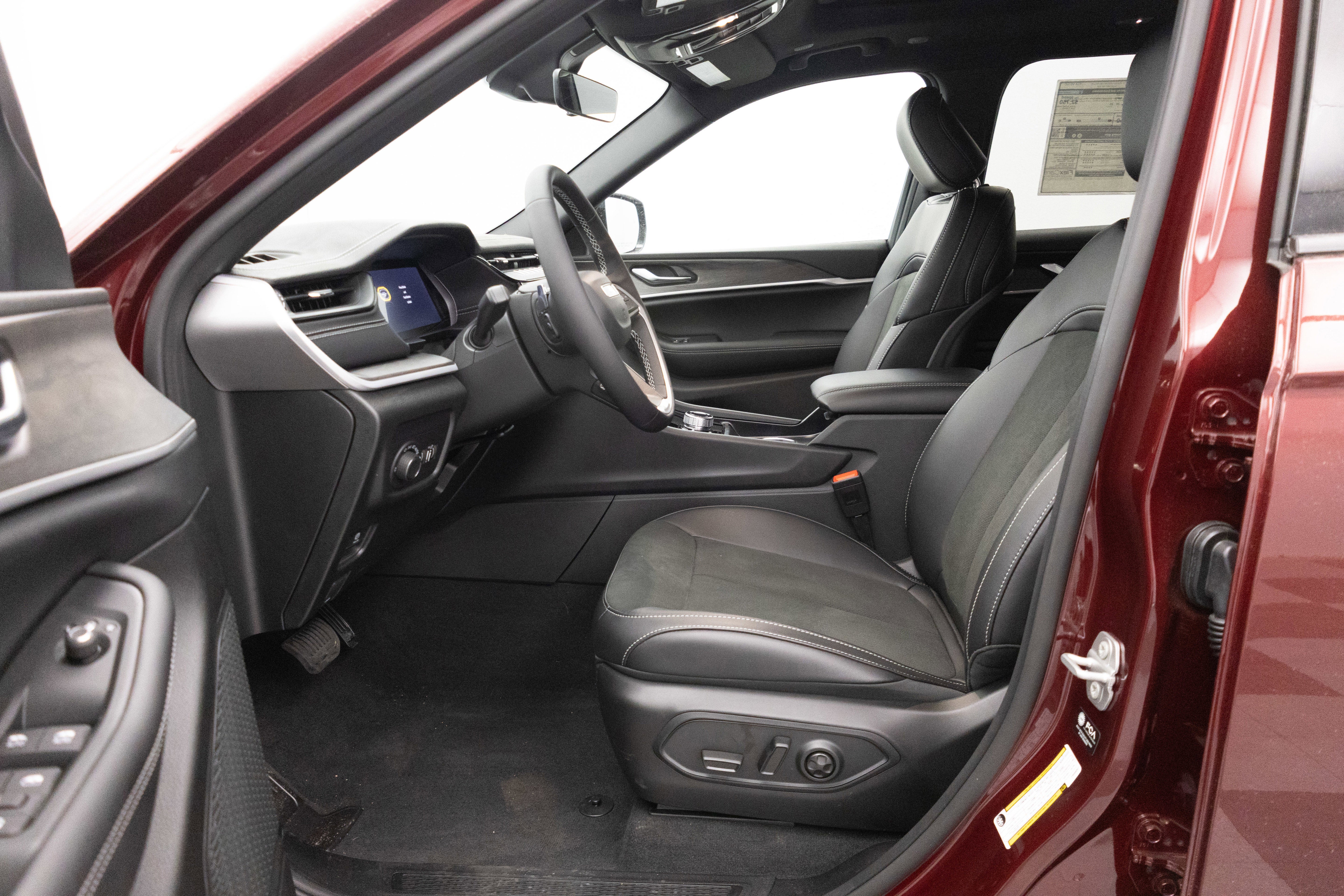 2026 Jeep Grand Cherokee GRAND CHEROKEE L LAREDO ALTITUDE 4X4