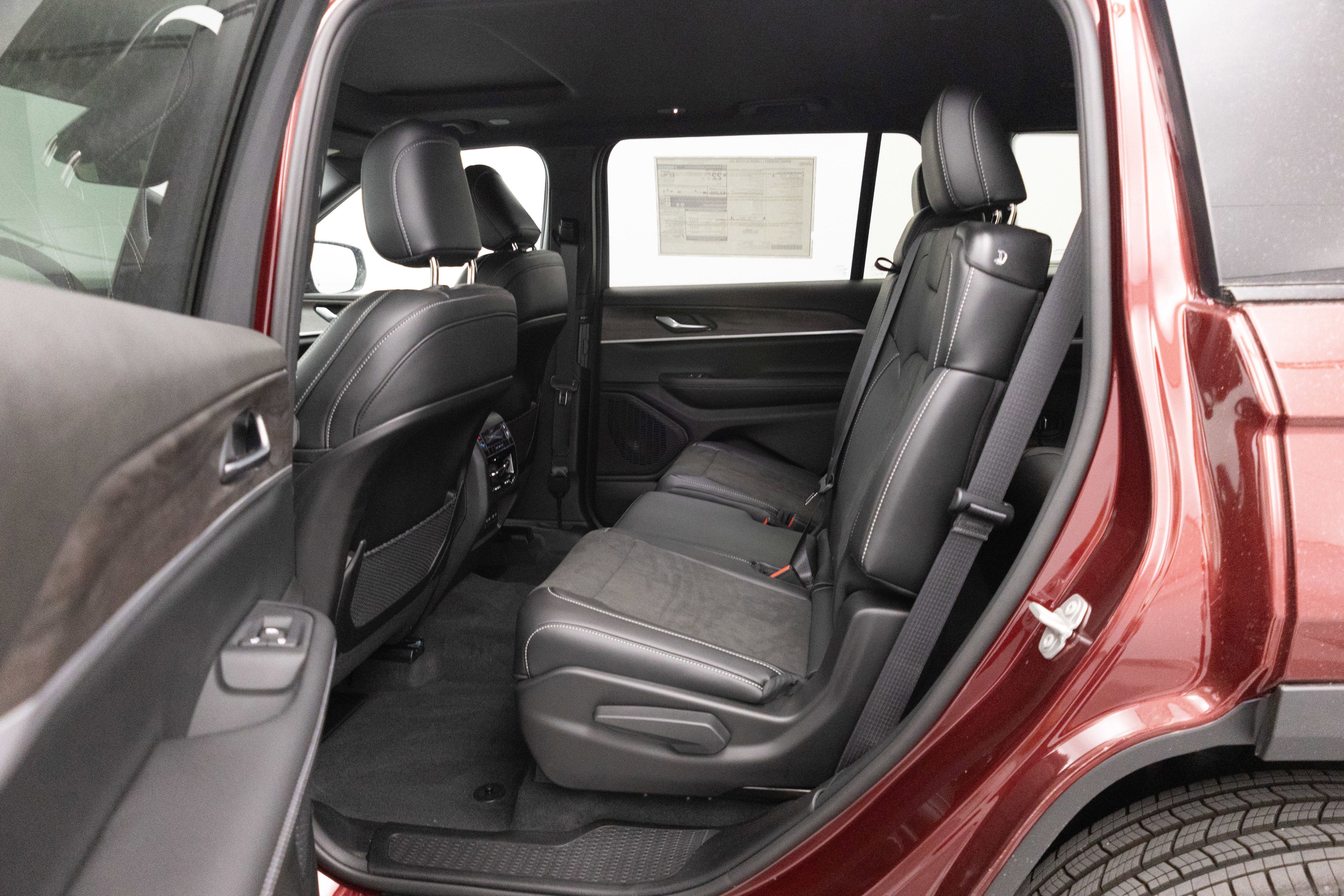2026 Jeep Grand Cherokee GRAND CHEROKEE L LAREDO ALTITUDE 4X4