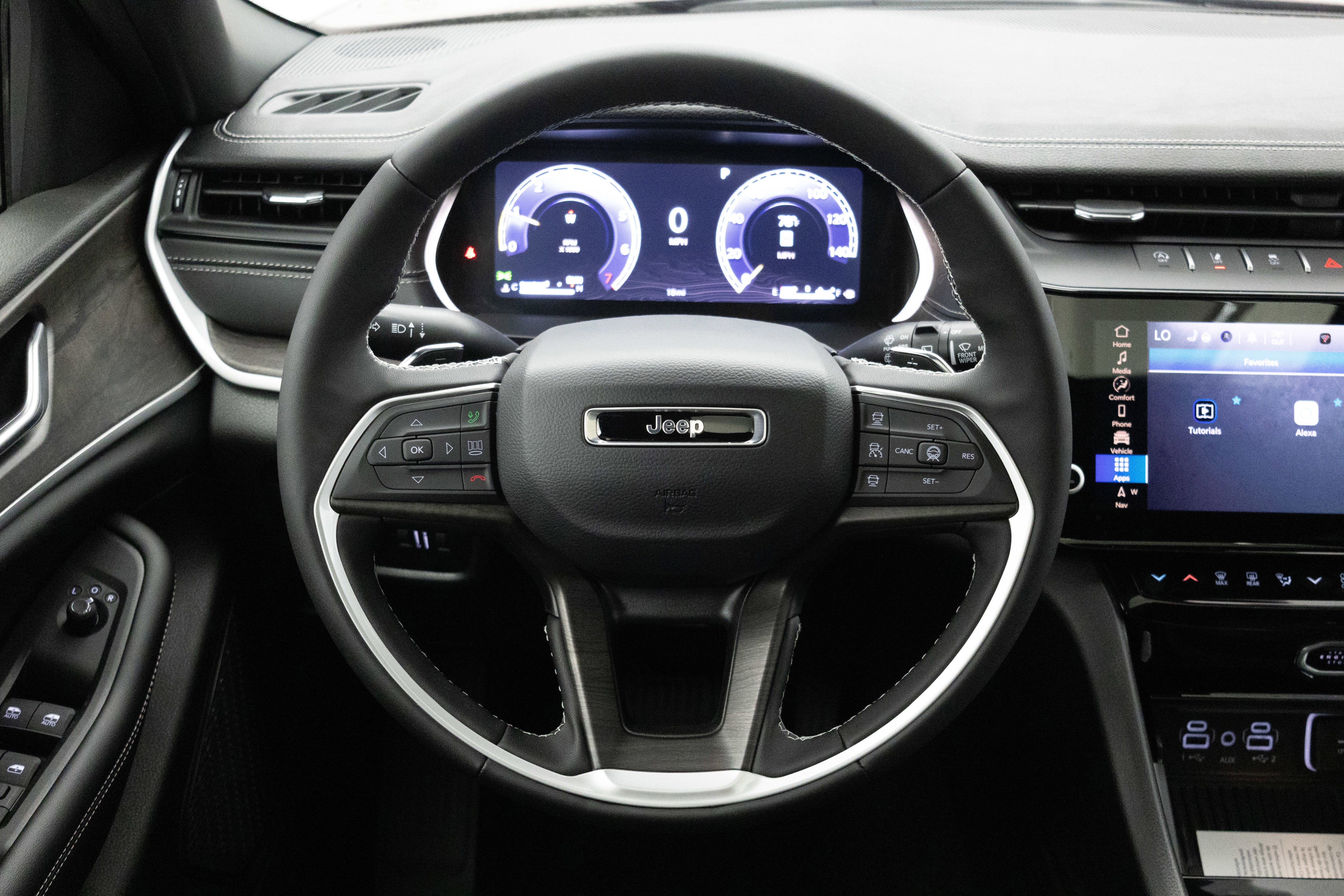 2026 Jeep Grand Cherokee GRAND CHEROKEE L LAREDO ALTITUDE 4X4