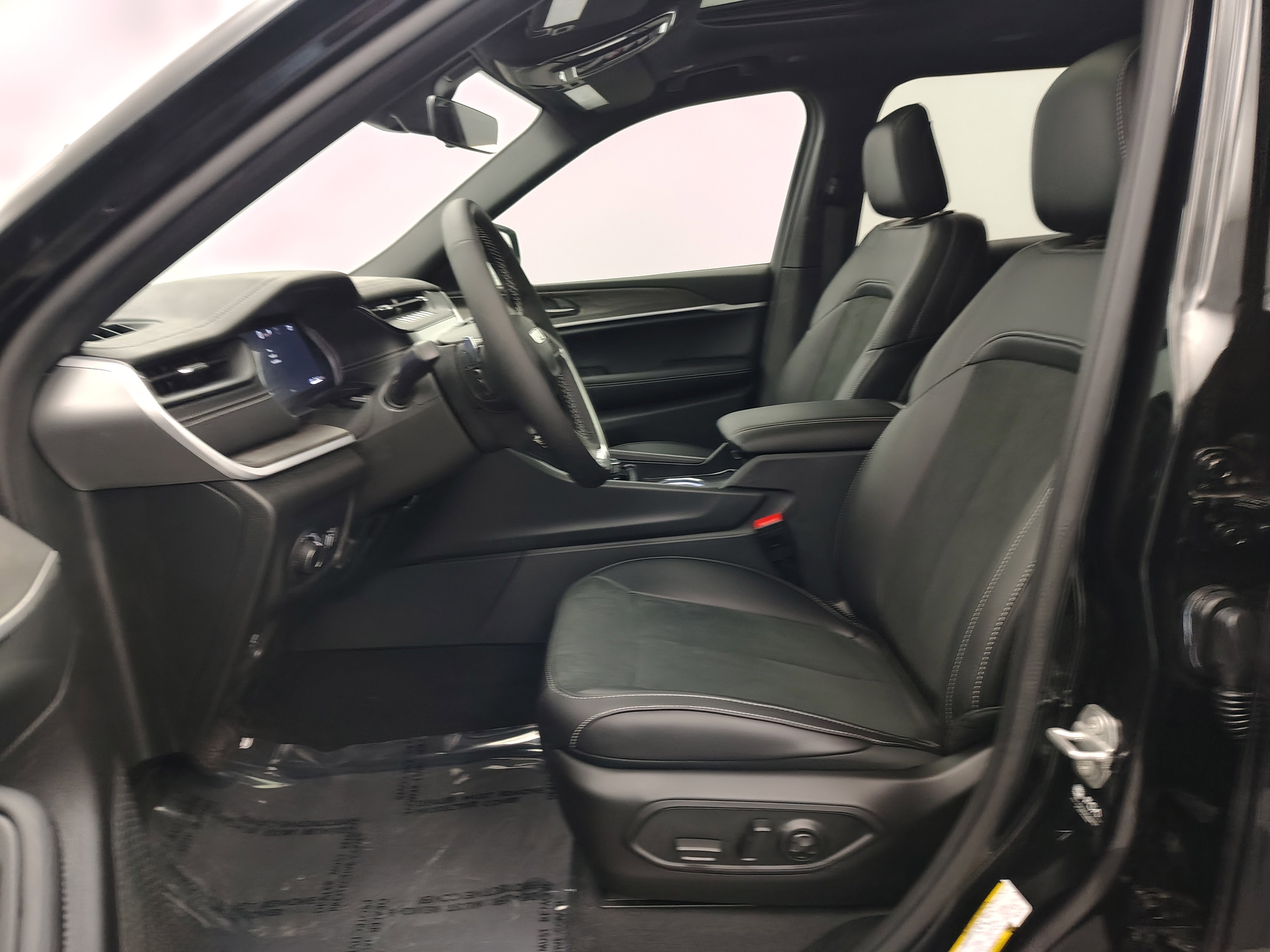2026 Jeep Grand Cherokee GRAND CHEROKEE L LAREDO ALTITUDE 4X4