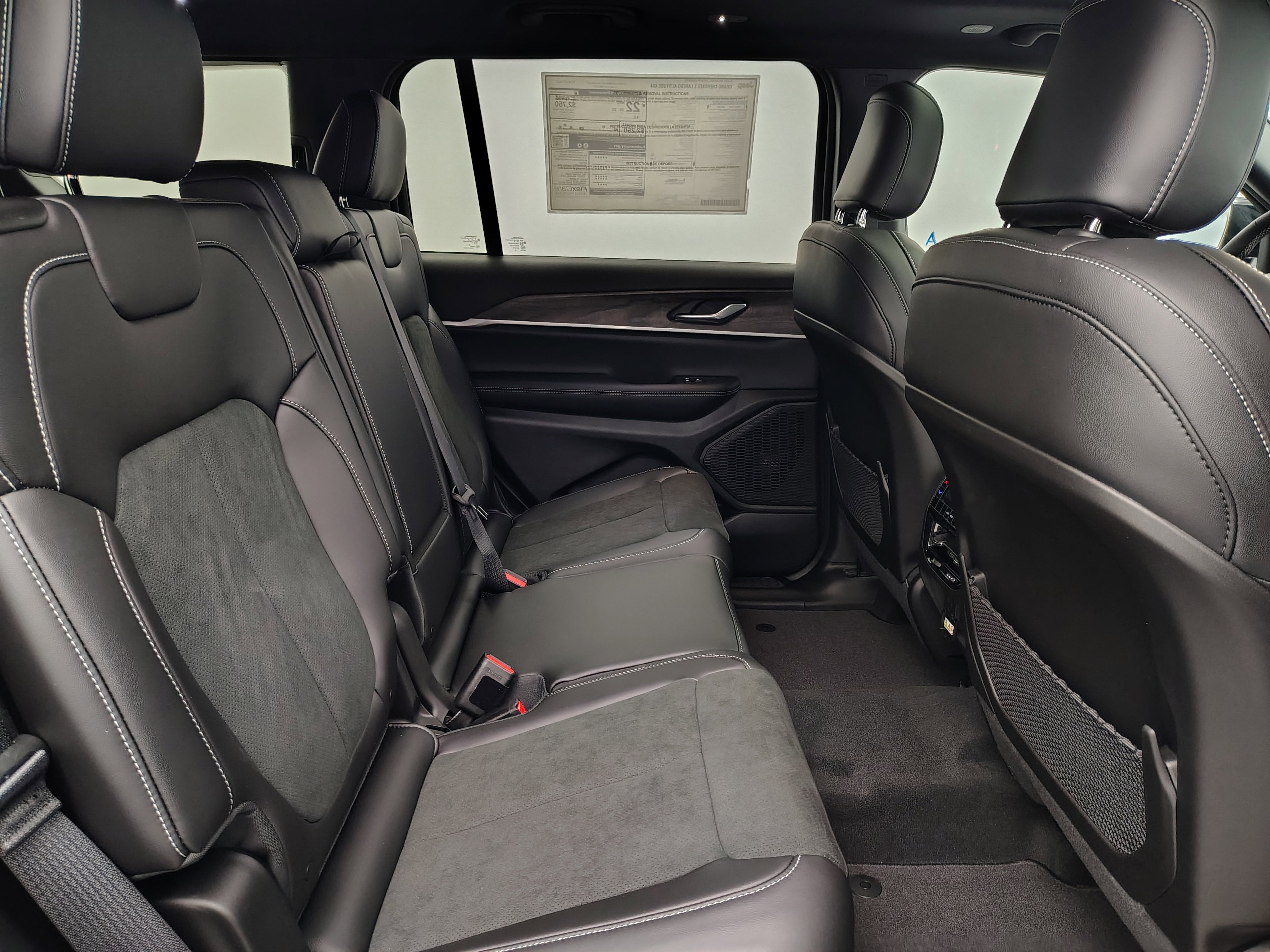 2026 Jeep Grand Cherokee GRAND CHEROKEE L LAREDO ALTITUDE 4X4