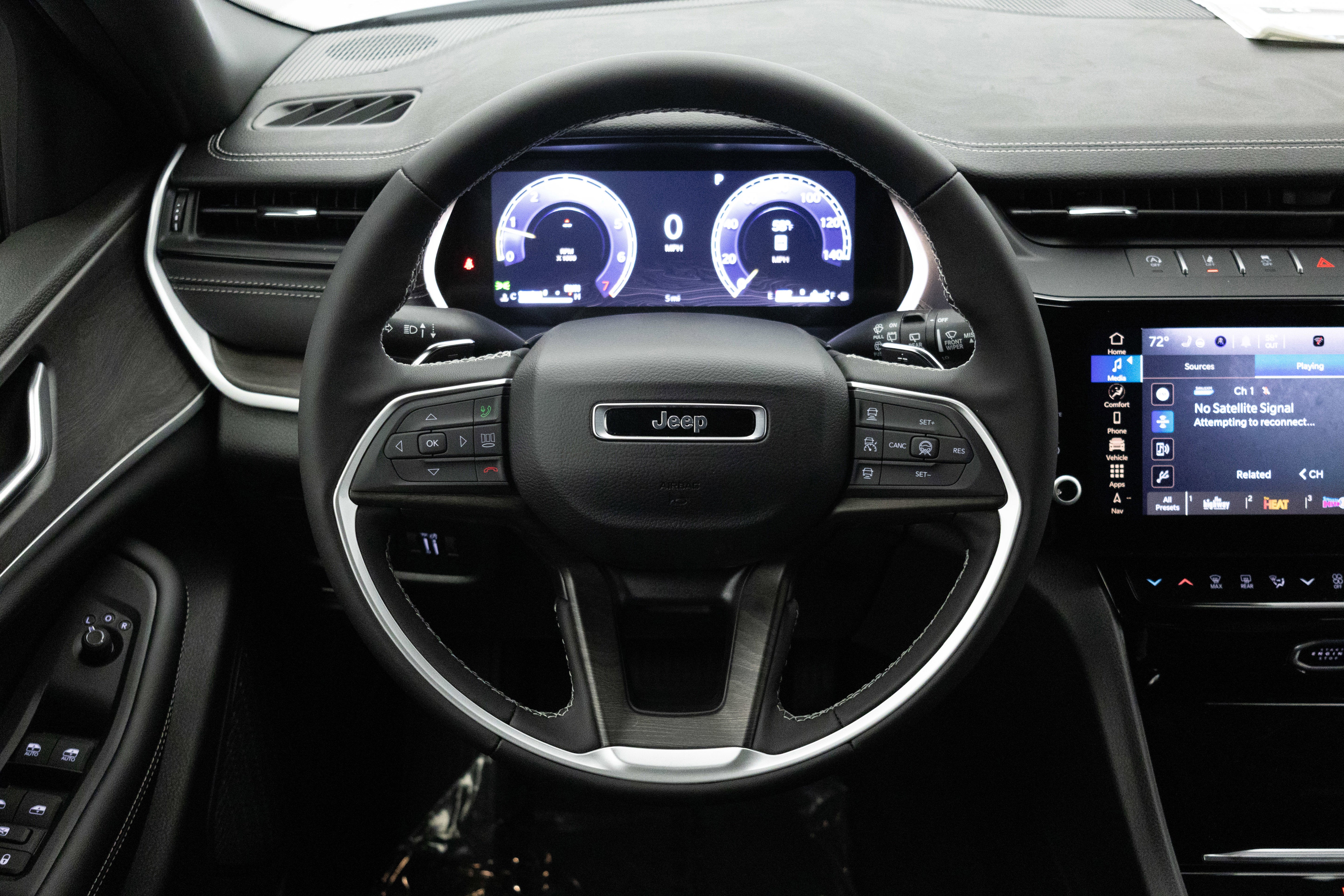 2026 Jeep Grand Cherokee GRAND CHEROKEE L LAREDO ALTITUDE 4X4