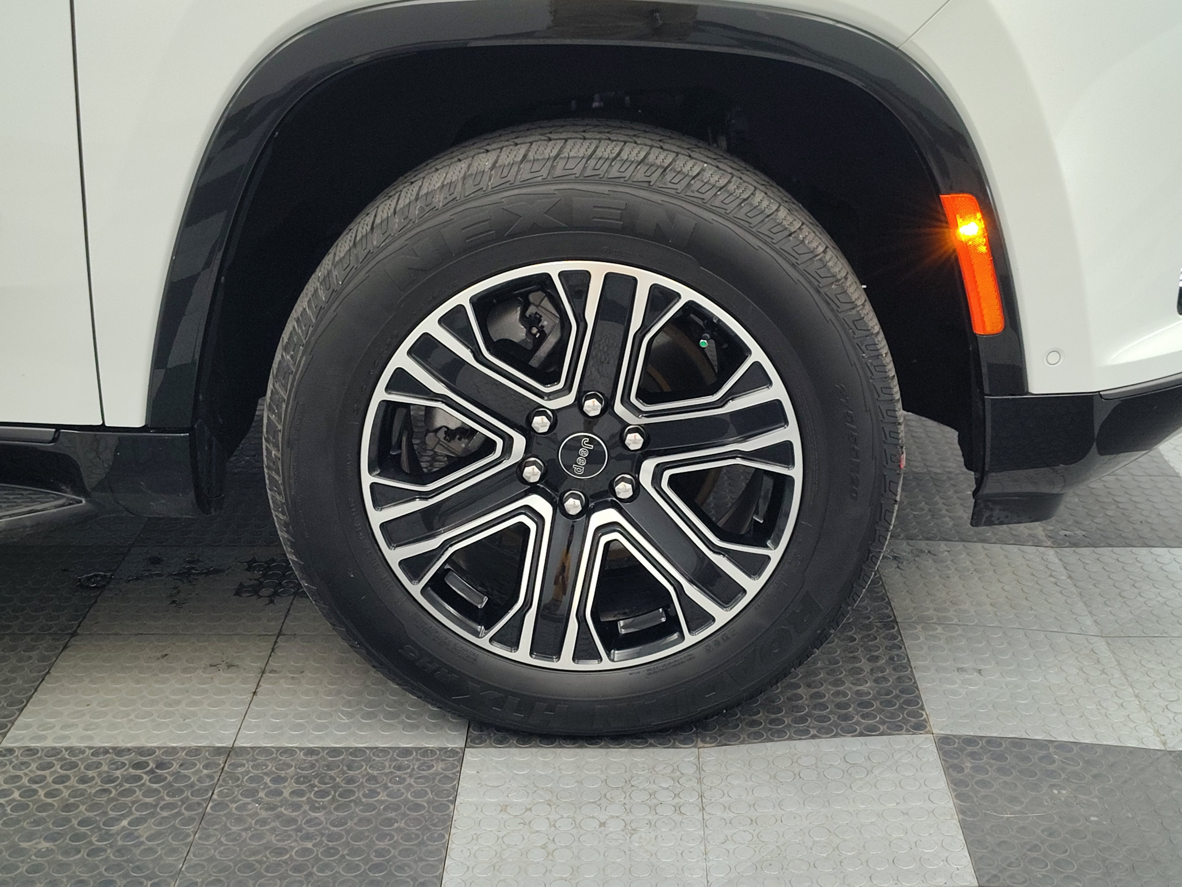 2026 Jeep Grand Wagoneer Base