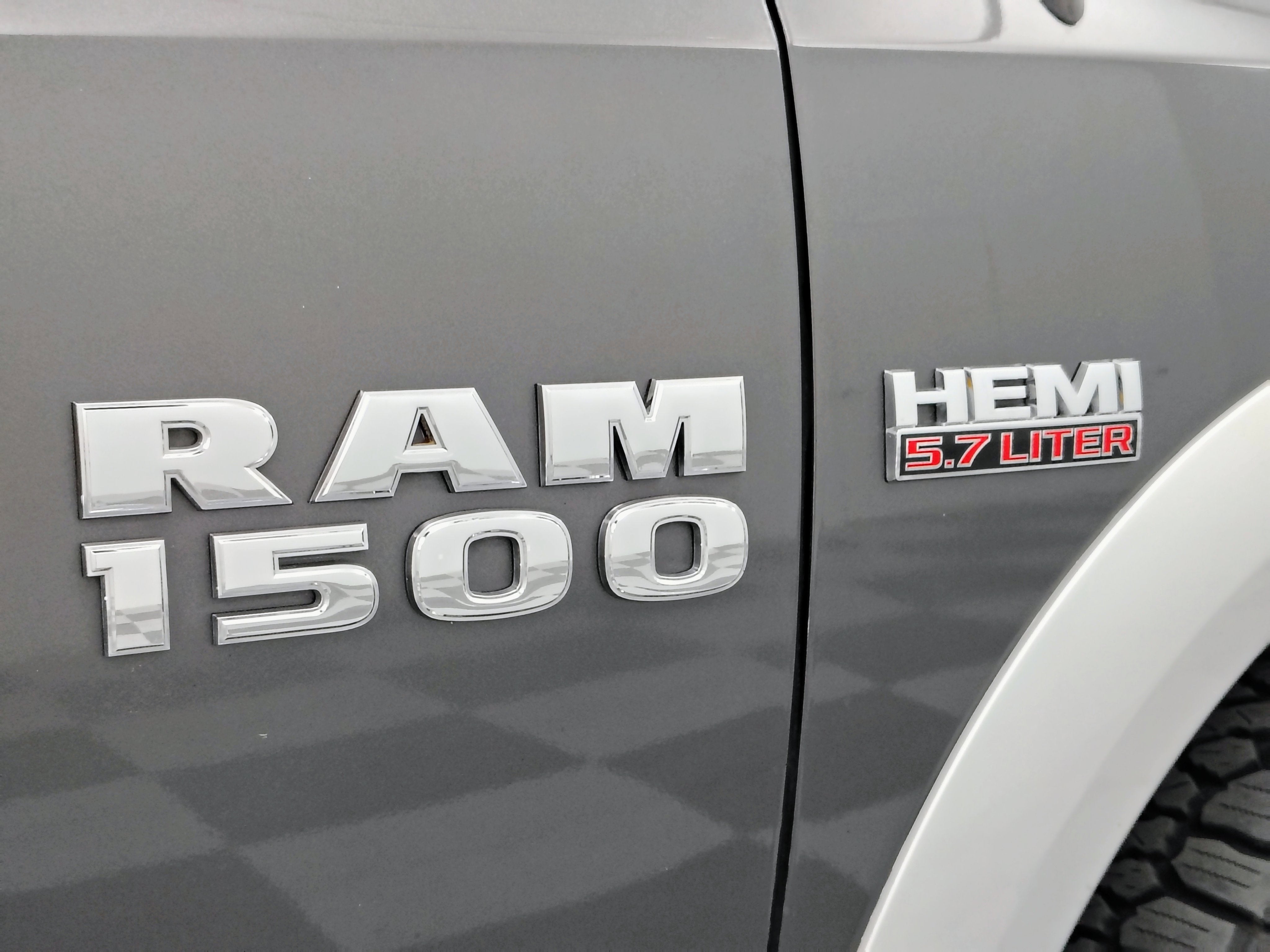2017 RAM 1500 Laramie Crew Cab 4x4 5'7' Box