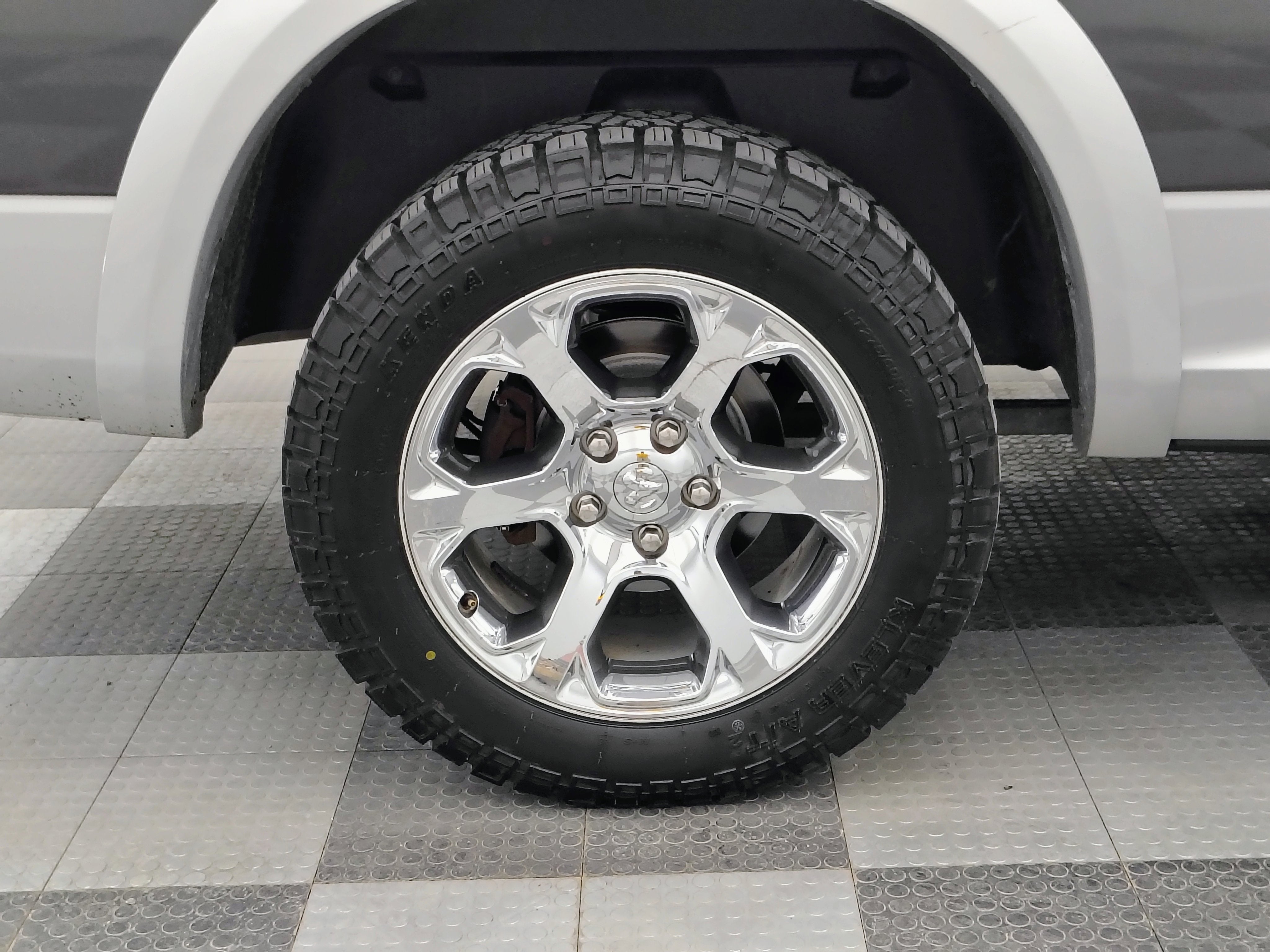 2017 RAM 1500 Laramie Crew Cab 4x4 5'7' Box