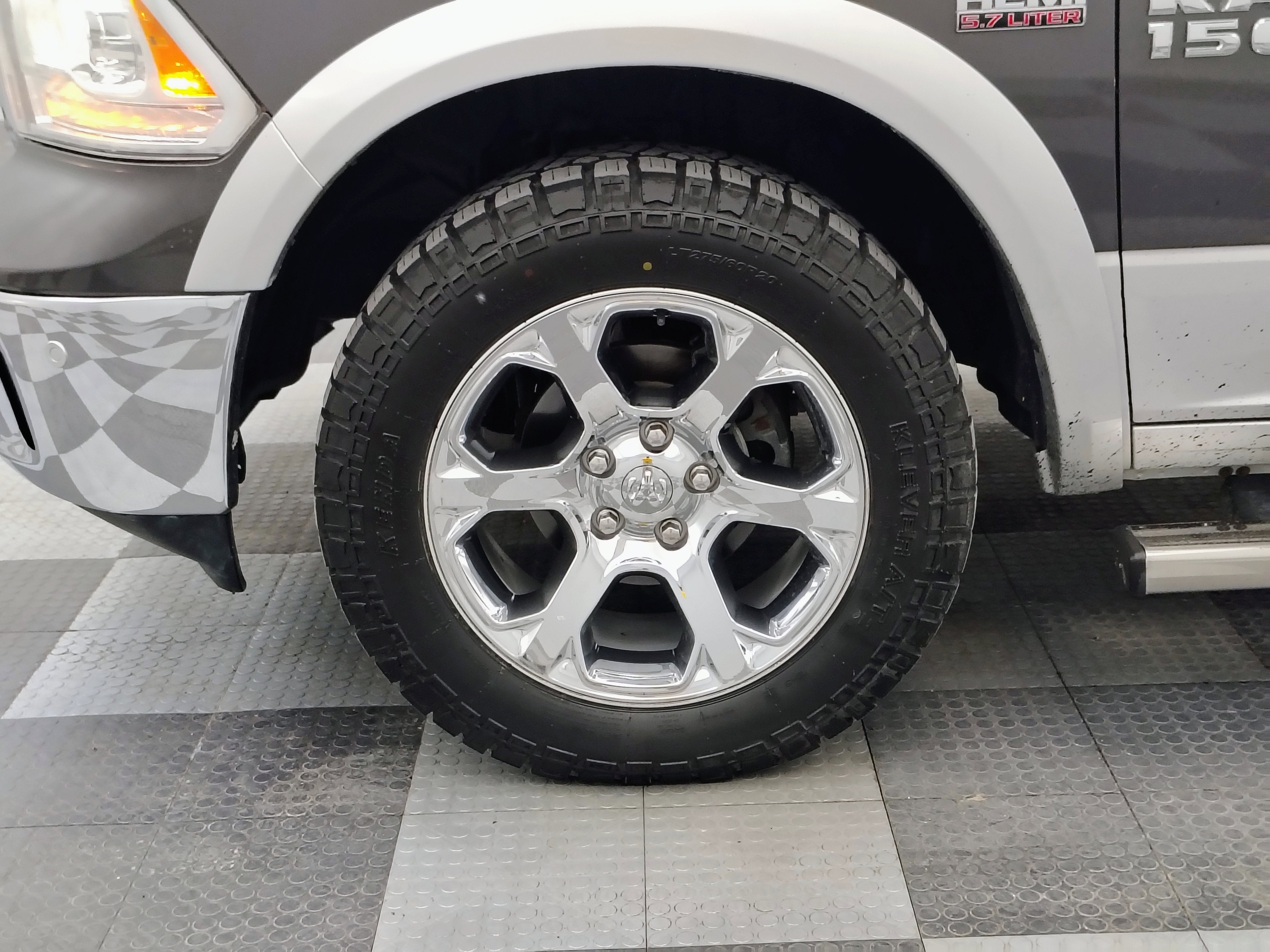 2017 RAM 1500 Laramie Crew Cab 4x4 5'7' Box