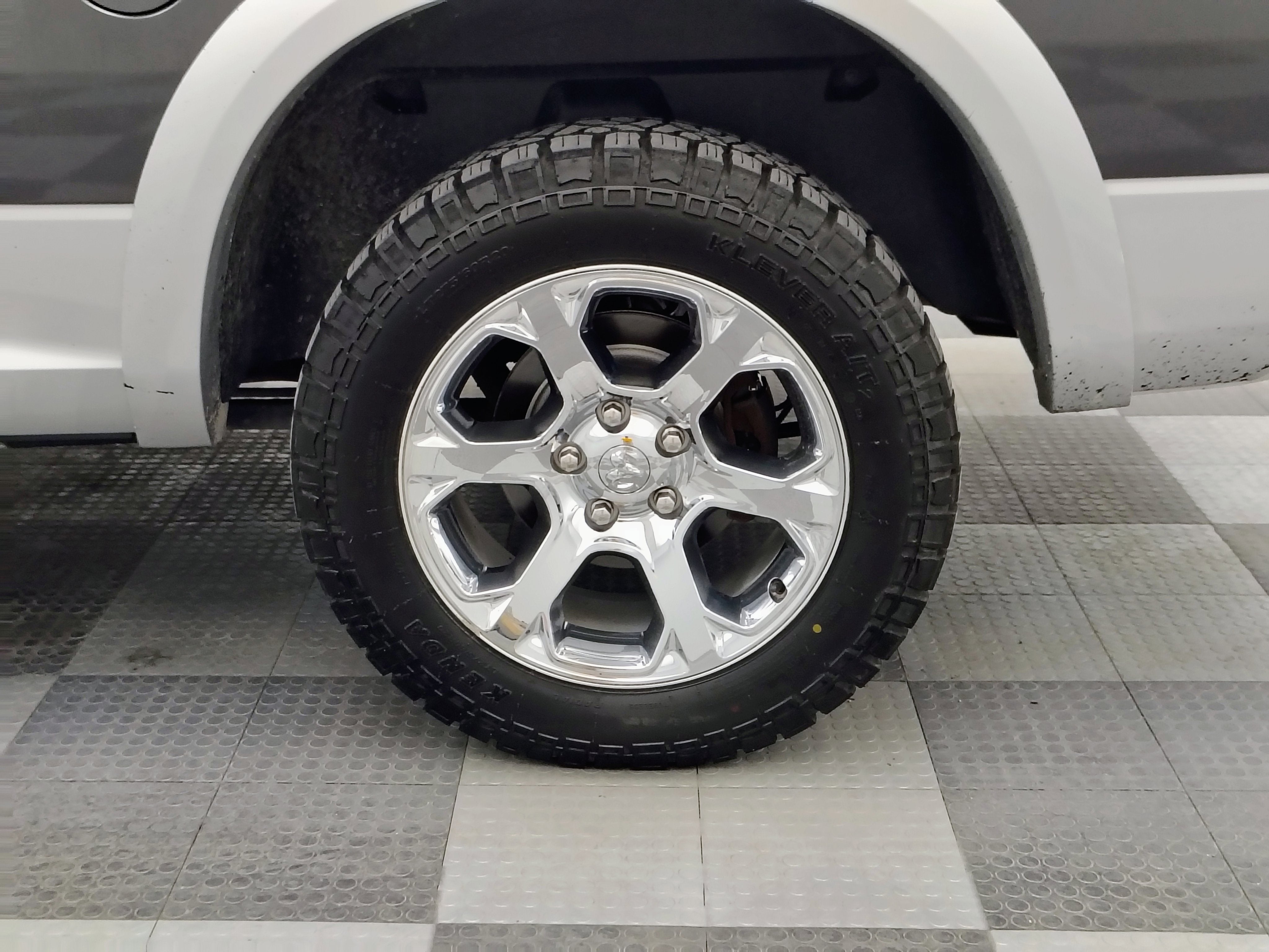 2017 RAM 1500 Laramie Crew Cab 4x4 5'7' Box