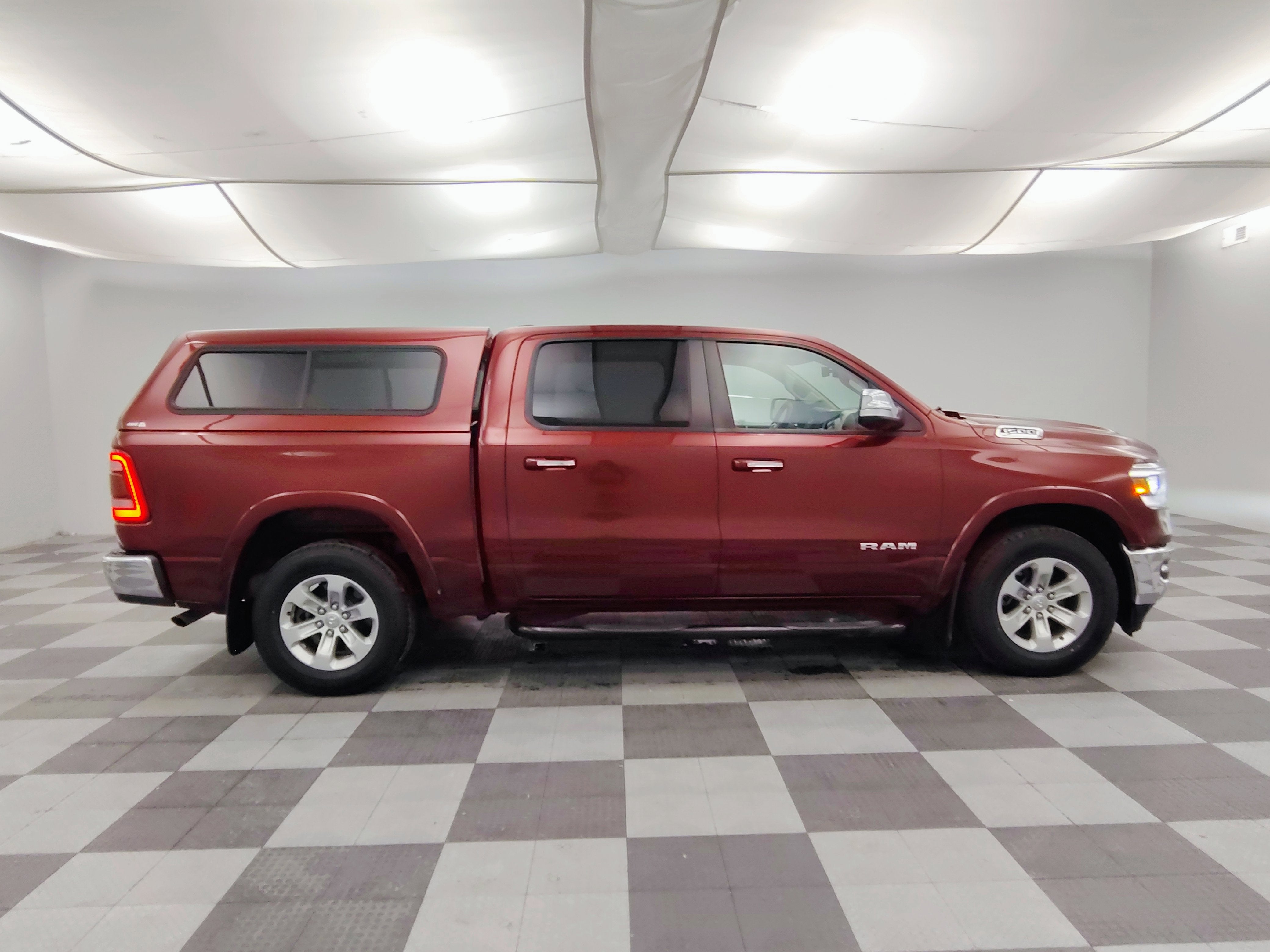 2020 RAM 1500 Laramie Crew Cab 4x4 5'7' Box