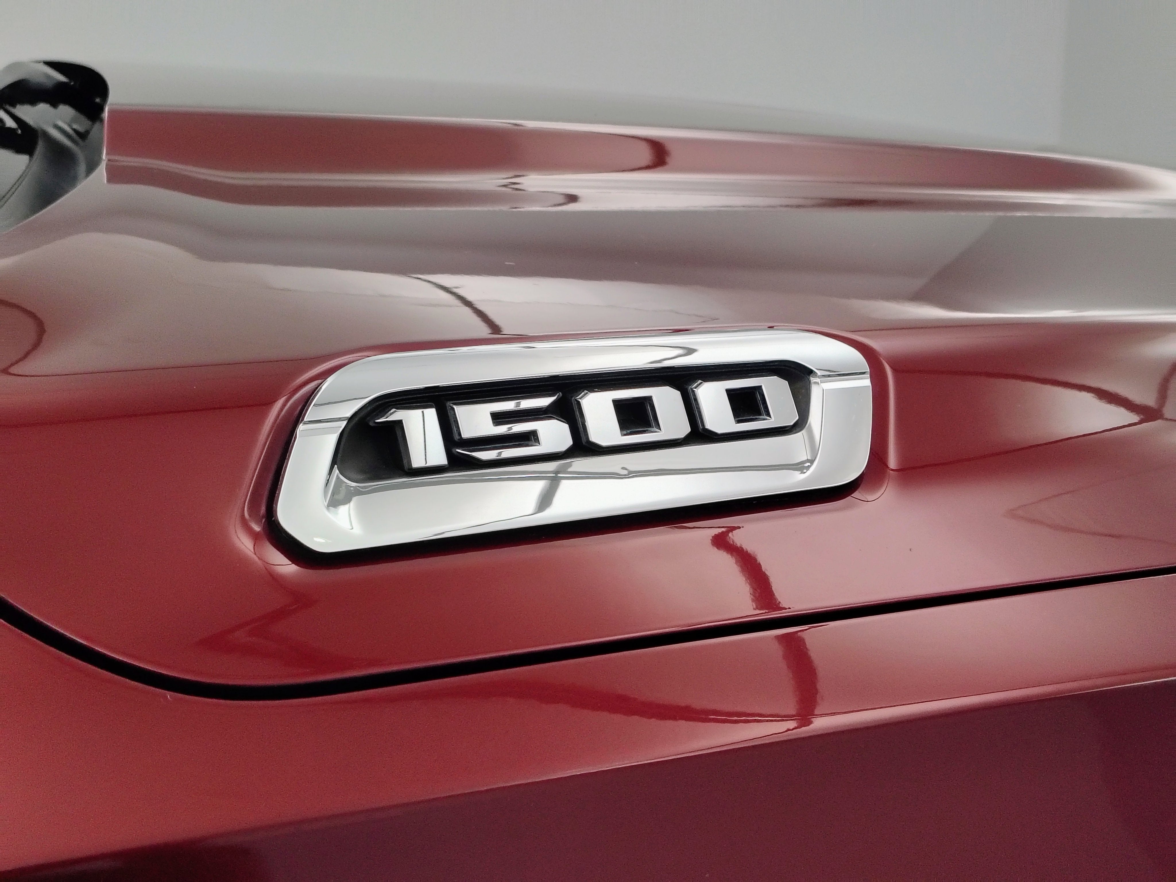 2020 RAM 1500 Laramie Crew Cab 4x4 5'7' Box