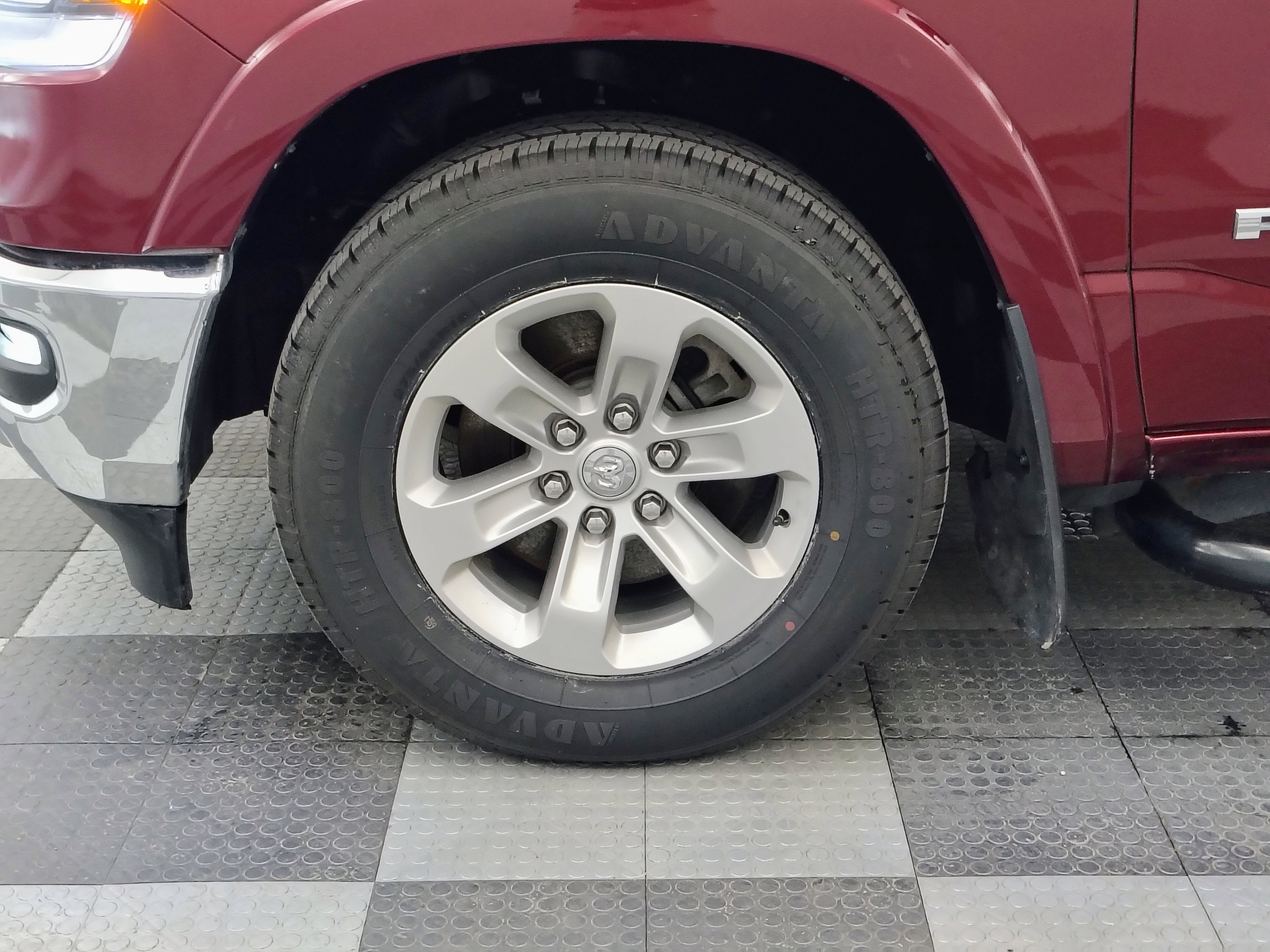 2020 RAM 1500 Laramie Crew Cab 4x4 5'7' Box