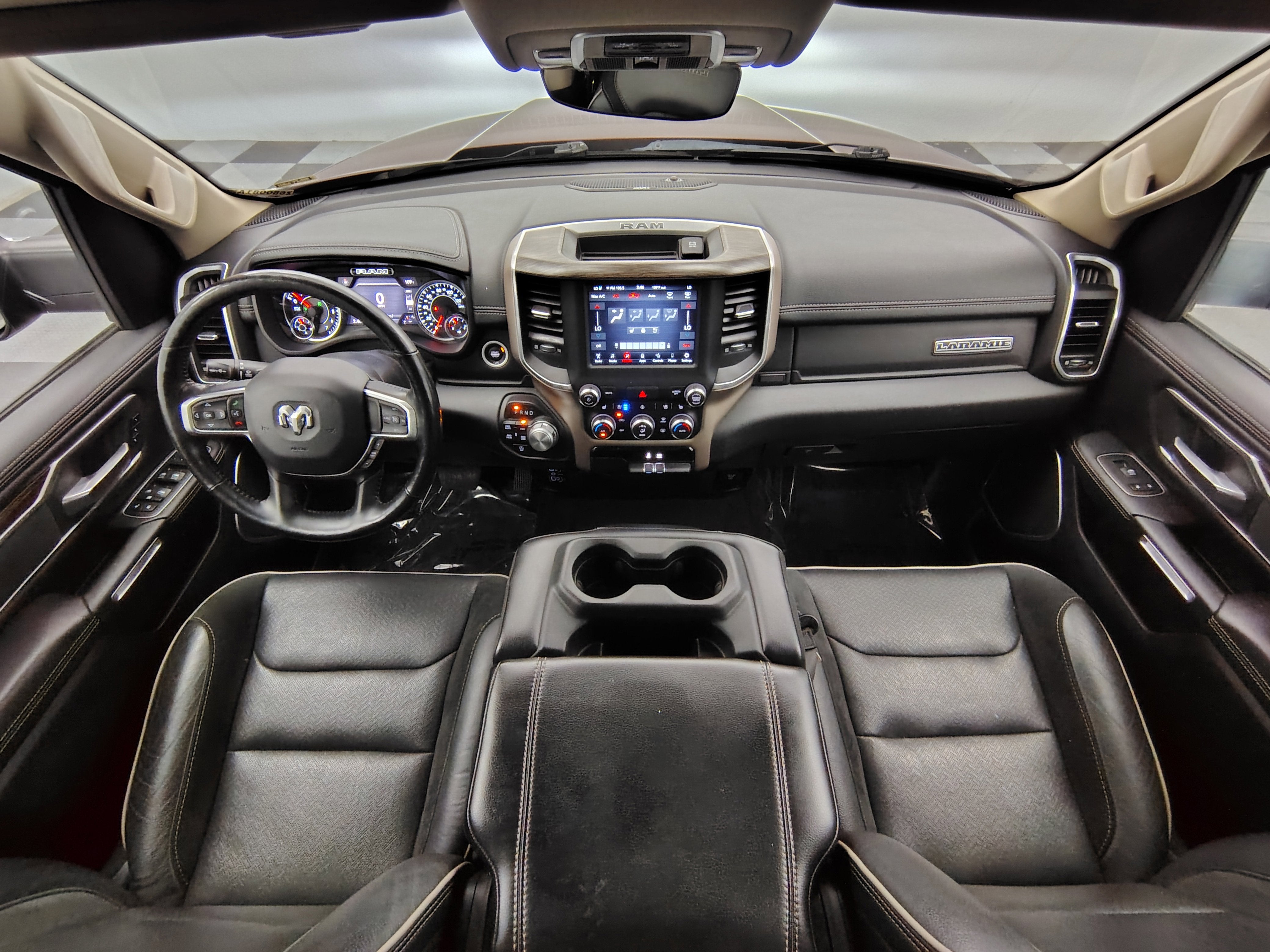 2020 RAM 1500 Laramie Crew Cab 4x4 5'7' Box