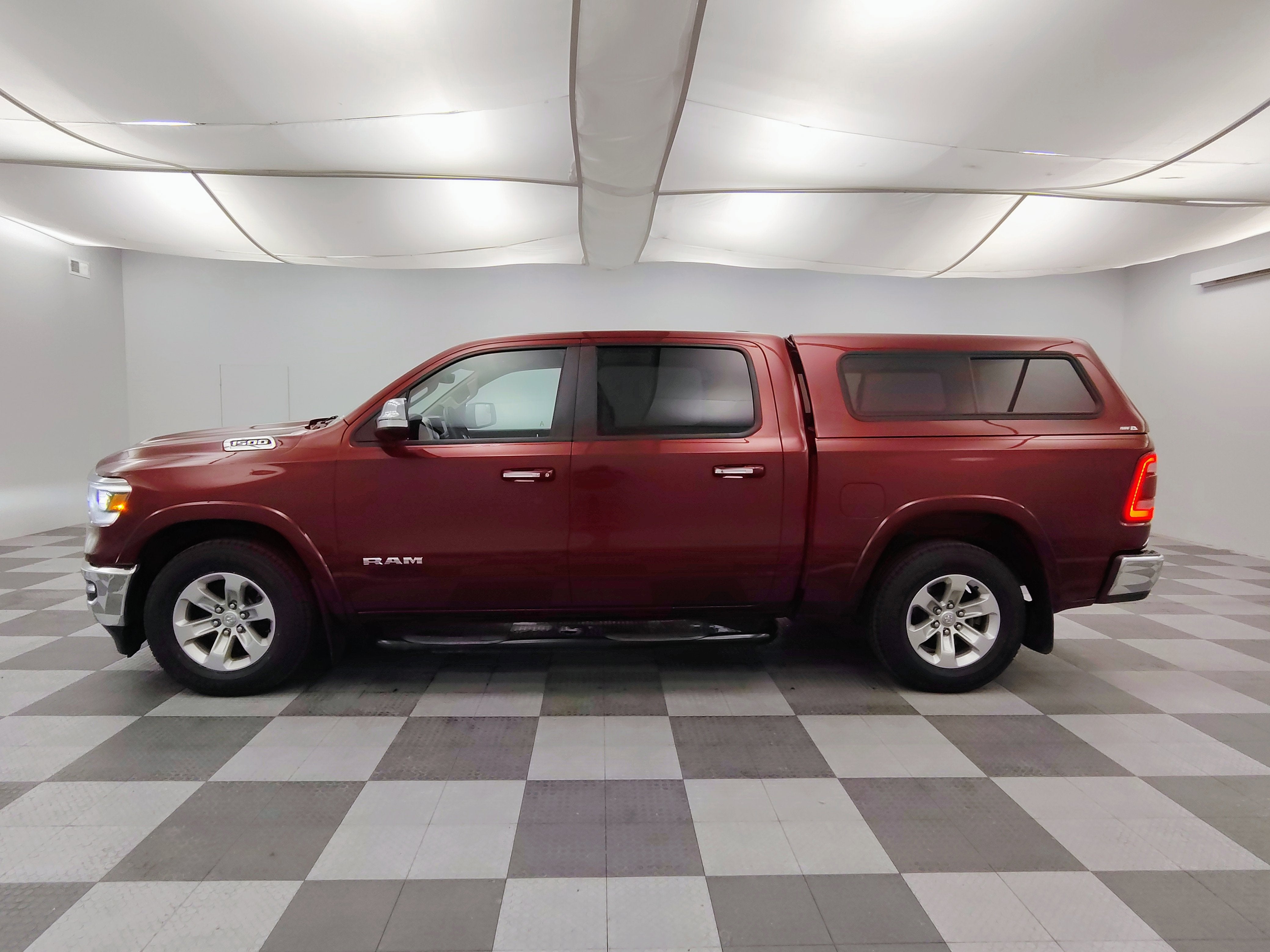 2020 RAM 1500 Laramie Crew Cab 4x4 5'7' Box