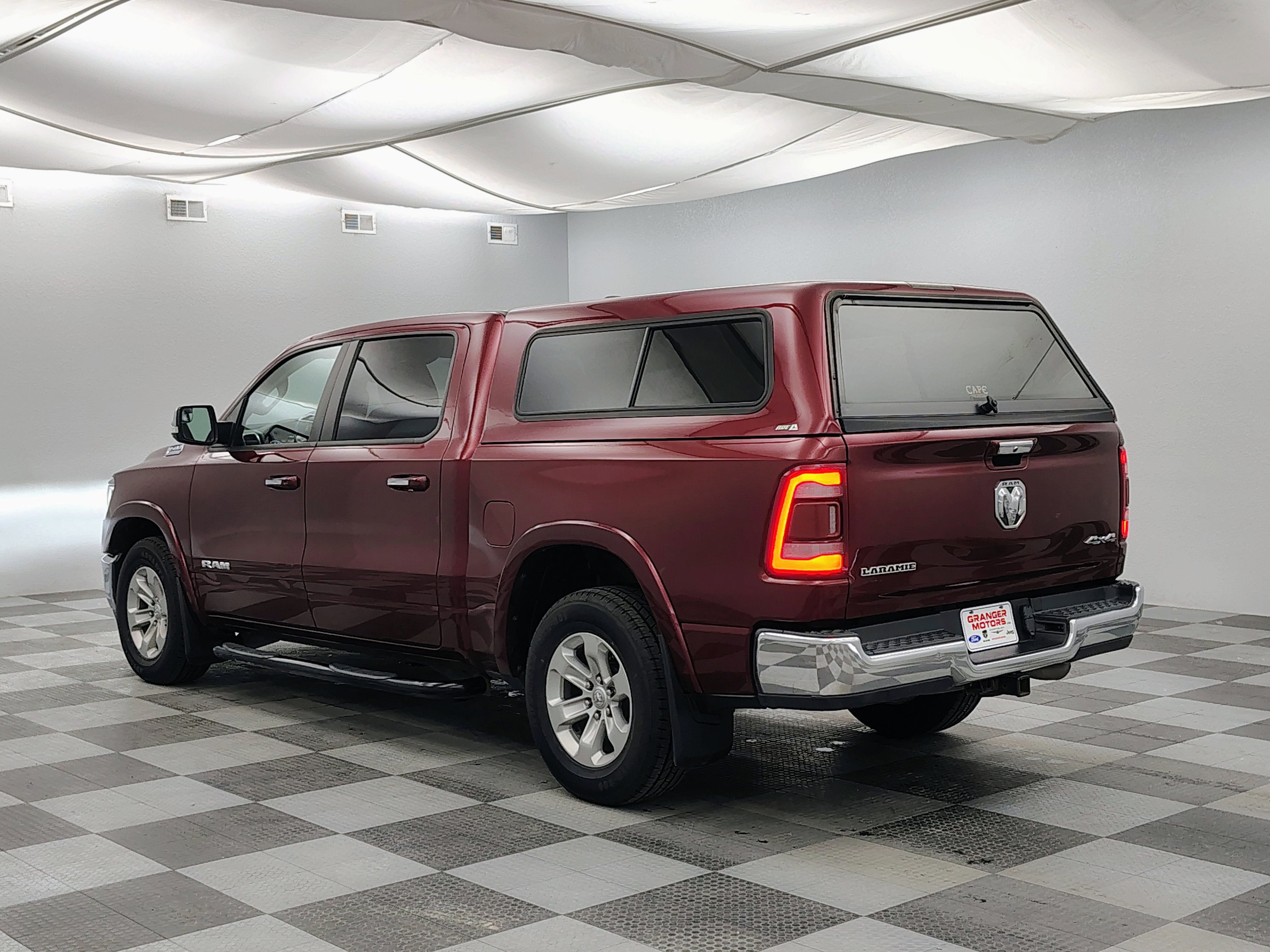 2020 RAM 1500 Laramie Crew Cab 4x4 5'7' Box