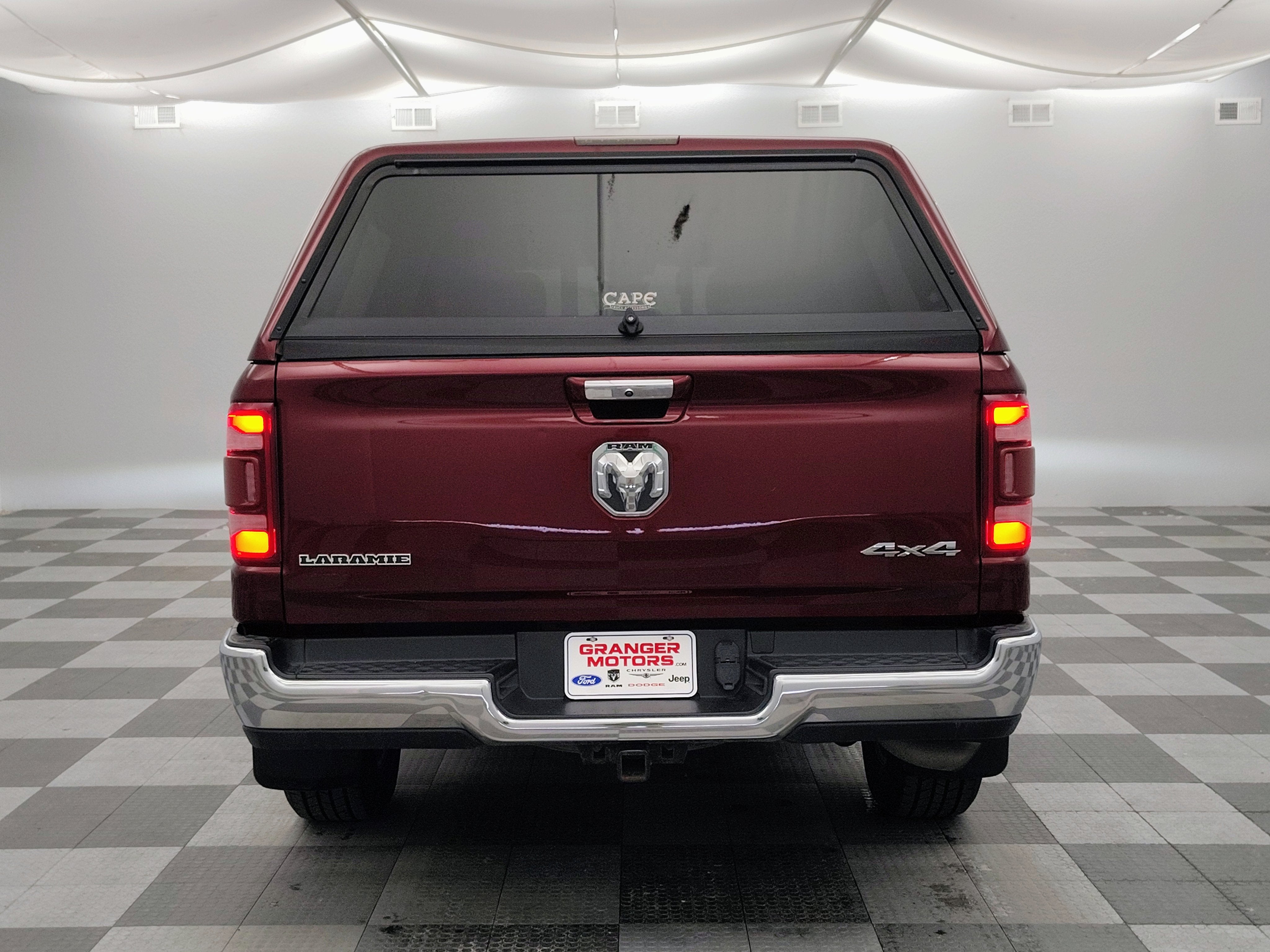 2020 RAM 1500 Laramie Crew Cab 4x4 5'7' Box