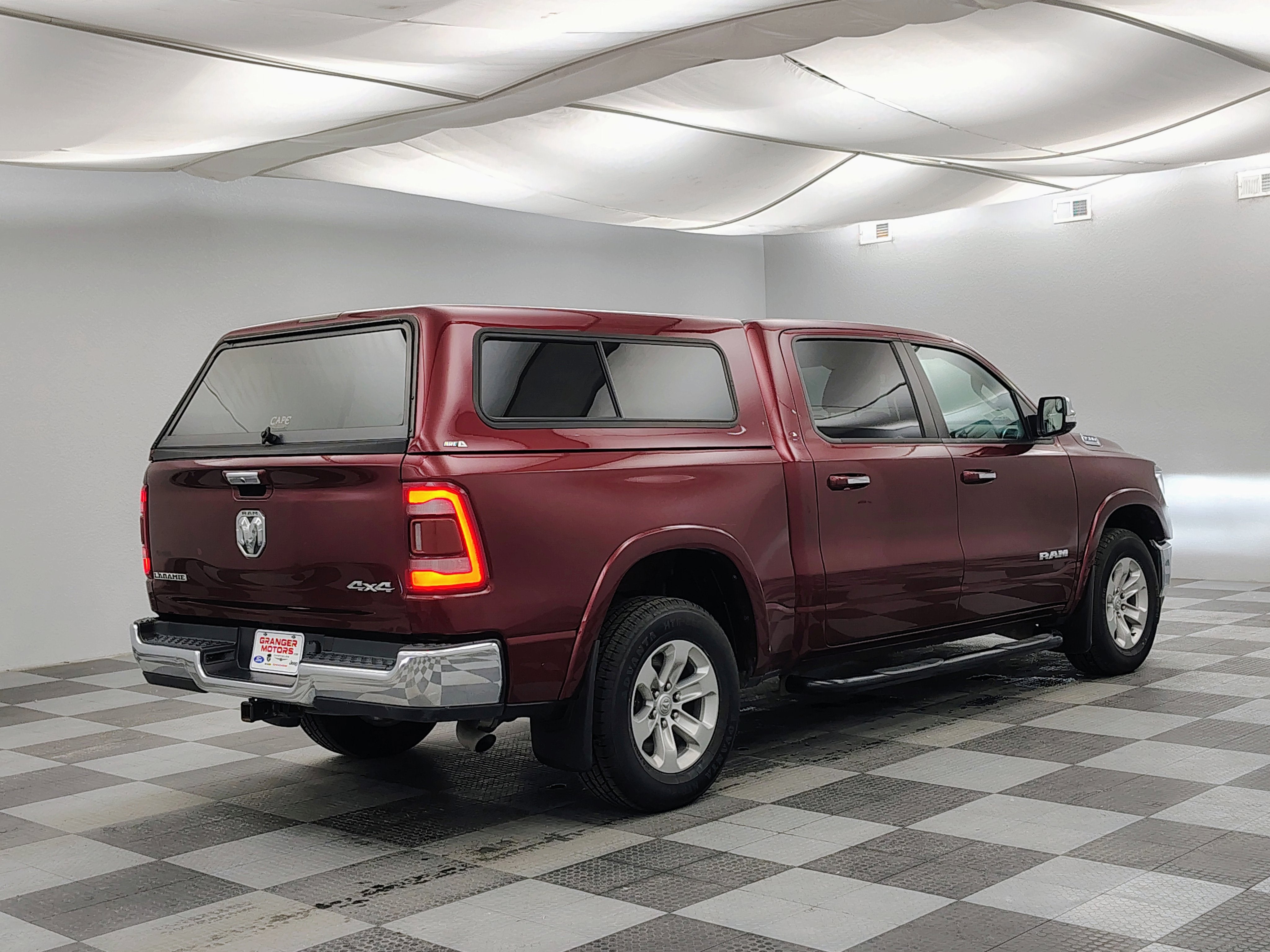2020 RAM 1500 Laramie Crew Cab 4x4 5'7' Box