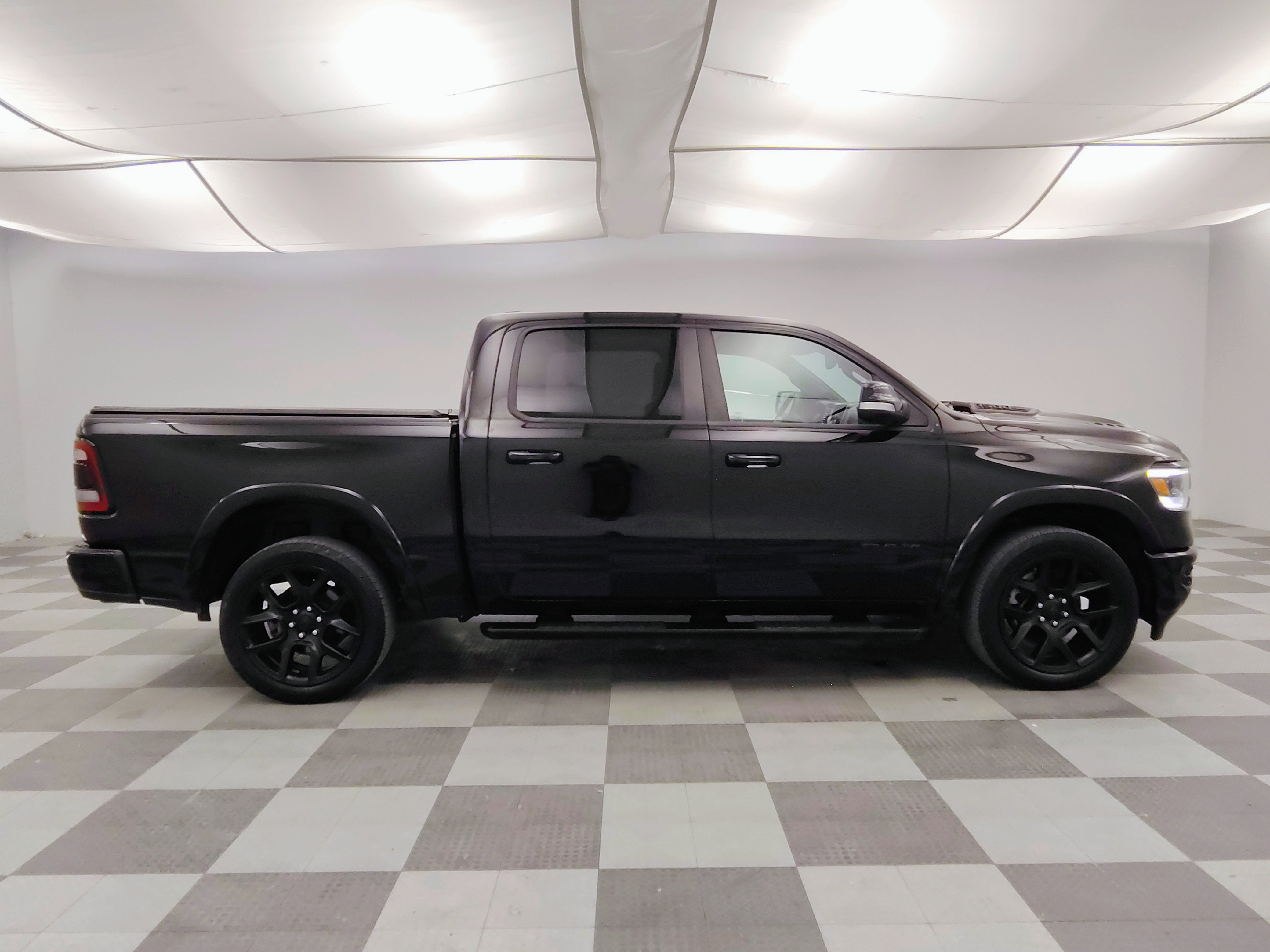 2020 RAM 1500 Laramie Crew Cab 4x4 5'7' Box