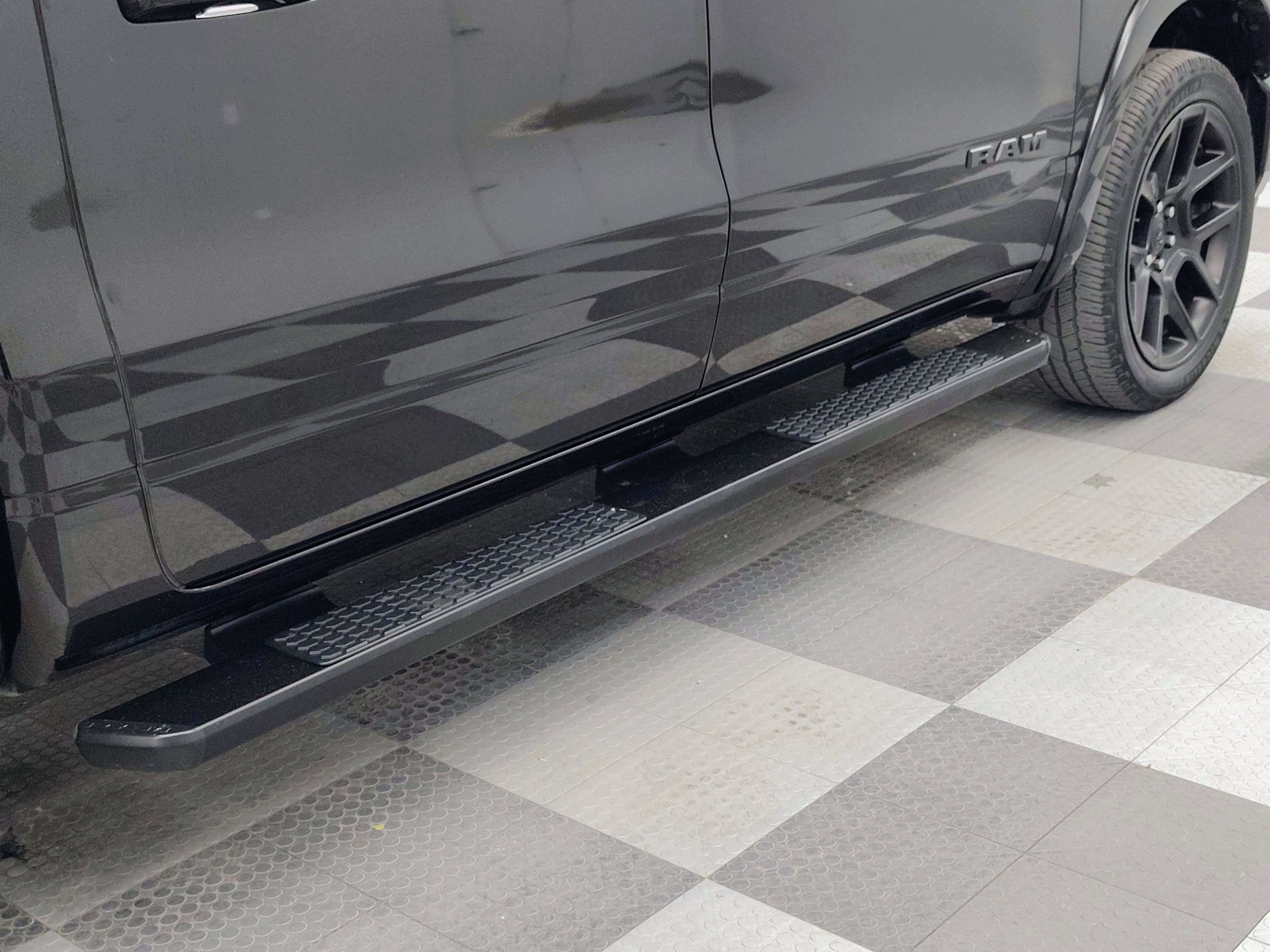 2020 RAM 1500 Laramie Crew Cab 4x4 5'7' Box