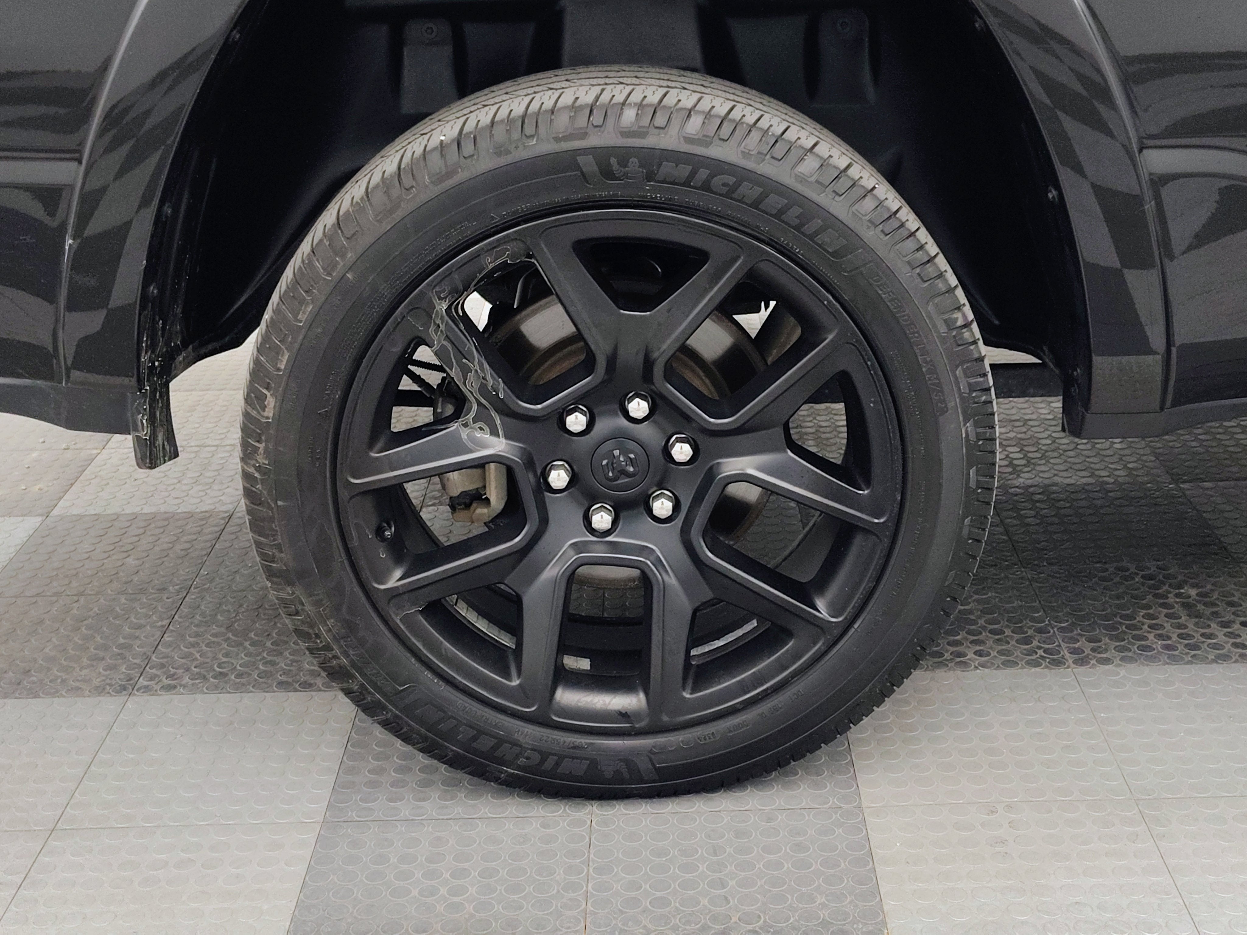 2020 RAM 1500 Laramie Crew Cab 4x4 5'7' Box